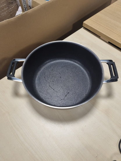 213163 - RÖSLE Tigan servirjeje me shtresë jo-ngjitëse premium, doreza silikoni, 28 cm, çelik inox 18/10