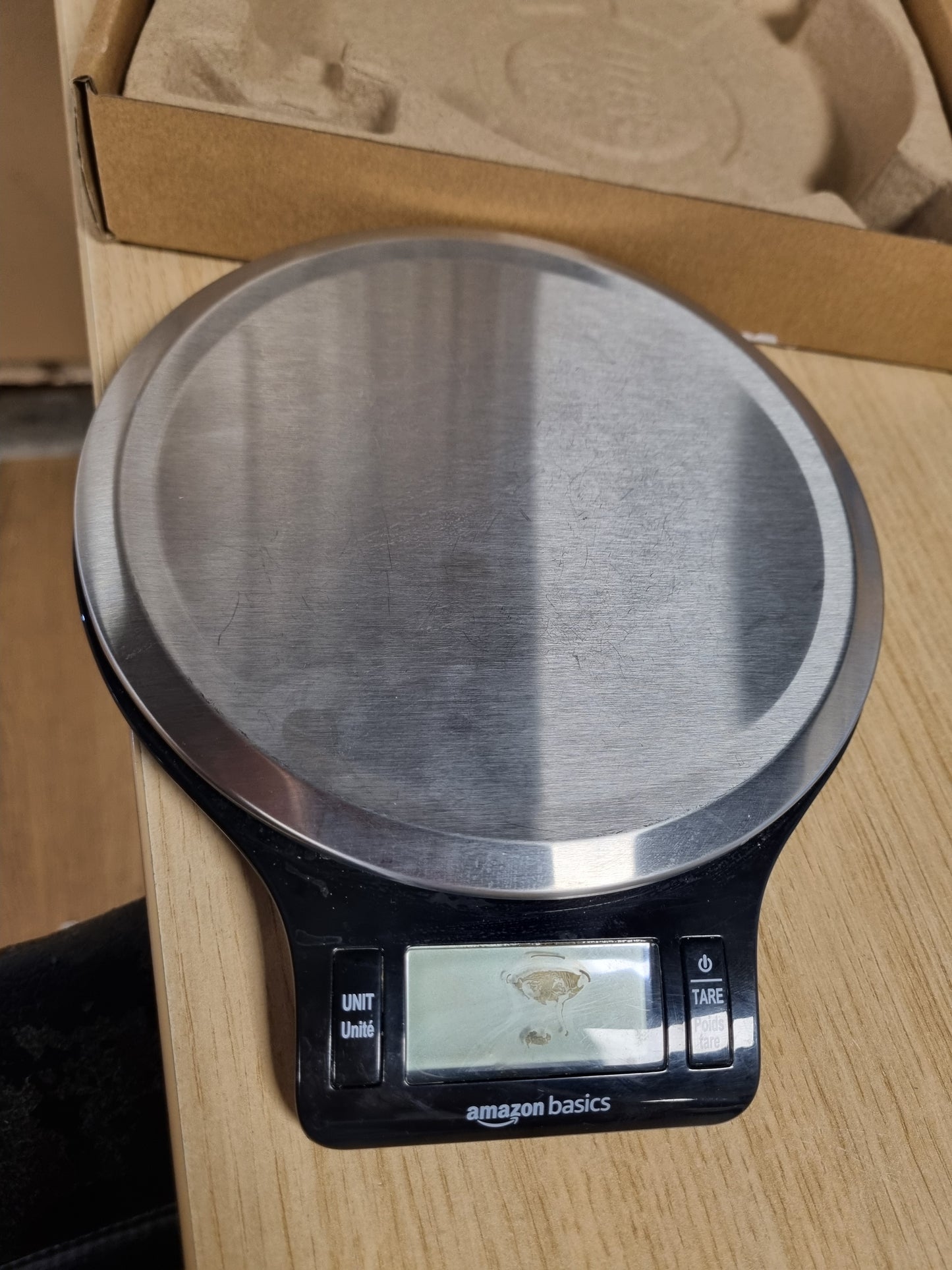 224879 - AMAZON BASICS PESHORE DIXHITALE KUZHINE ME EKRAN LCD, PA BPA, ÇELIK INOKS, PESHA DERI NË 11 PAUND, E ZEZË