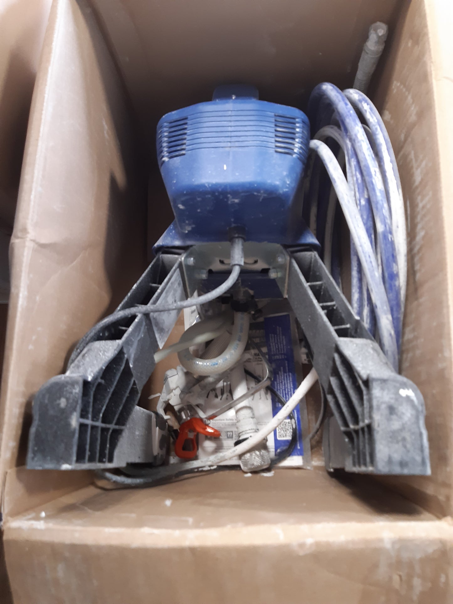 255001 - MAGNUM by GRACO 17C244 A30 ProPLUS Spërkatës Boje pa Ajër, Shkalla e Rrjedhjes 1 l/Min, Presioni Maks. 207 Bar