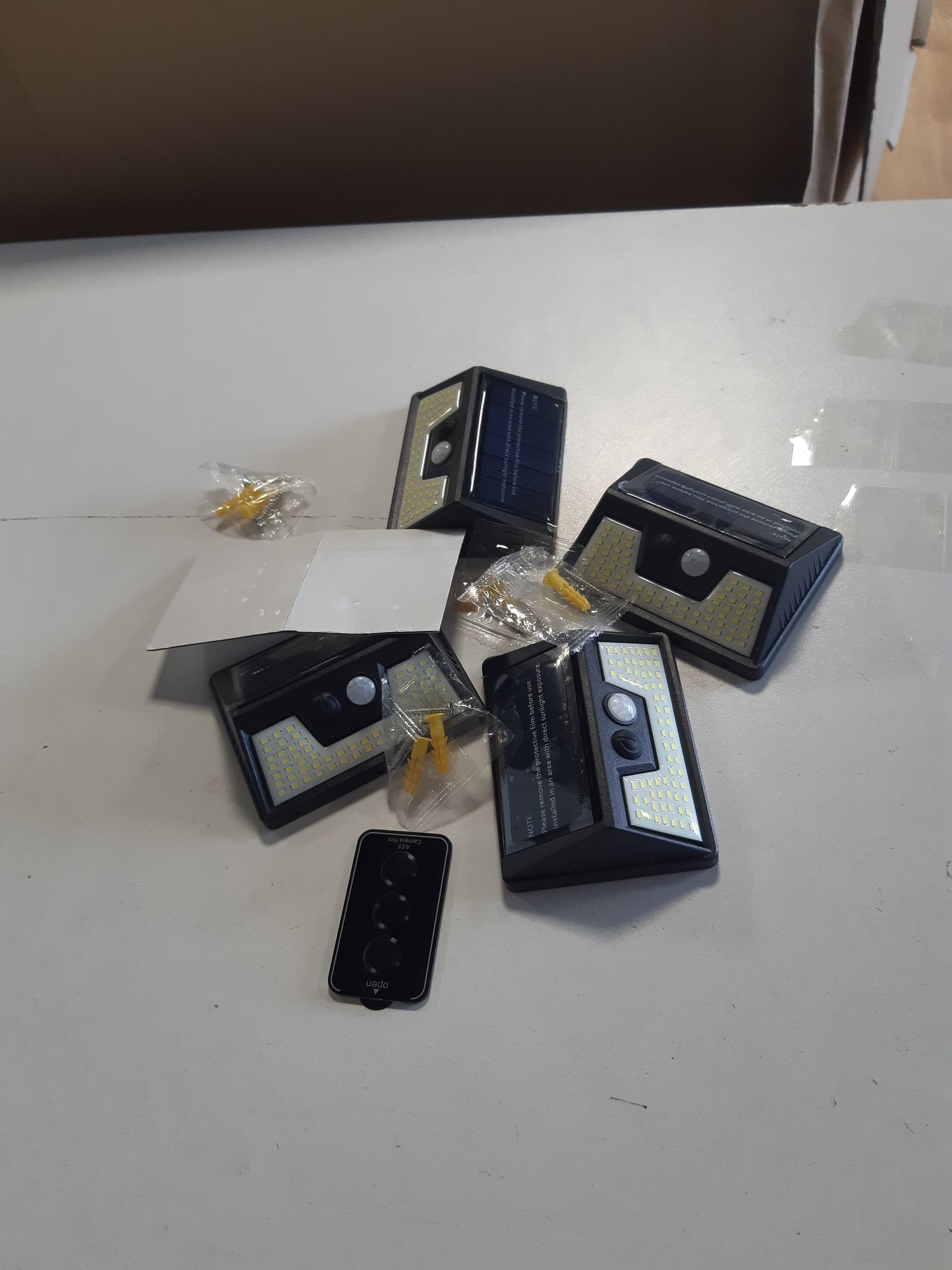 256301 - VIGHEP Drita Diellore për Përdorim të Jashtëm me Sensor Lëvizjeje, Pako me 6 Drita Diellore LED, IP65, të Papërshkueshme nga Uji, 3 Mënyra
