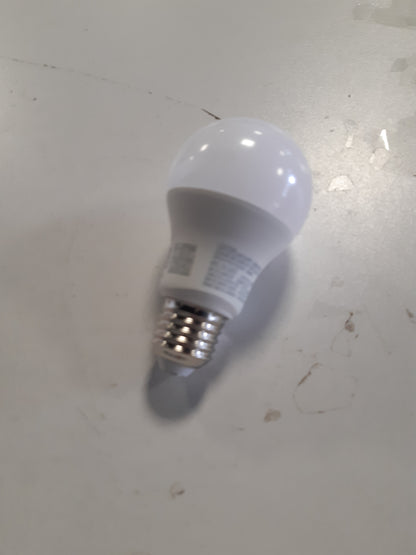 198398 - AMAZON BASICS Llambë LED Inteligjente Shumëngjyrëshe, Bazë E27, 8W (Ekuivalente me 60W), Kompatibile Vetëm me Alexa, 1 Pako