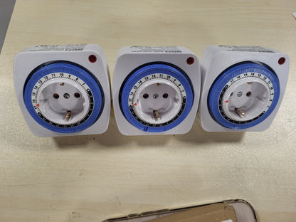 222533 - HBN Ndërprerës mekanik kohëmatësi 3X me 96 segmente analoge ndërrimi (15 minuta), prizë mini kohëmatësi 24 orë, 16A/3680W, funksion ndezjeje dhe fikjeje i vazhdueshëm/automatik