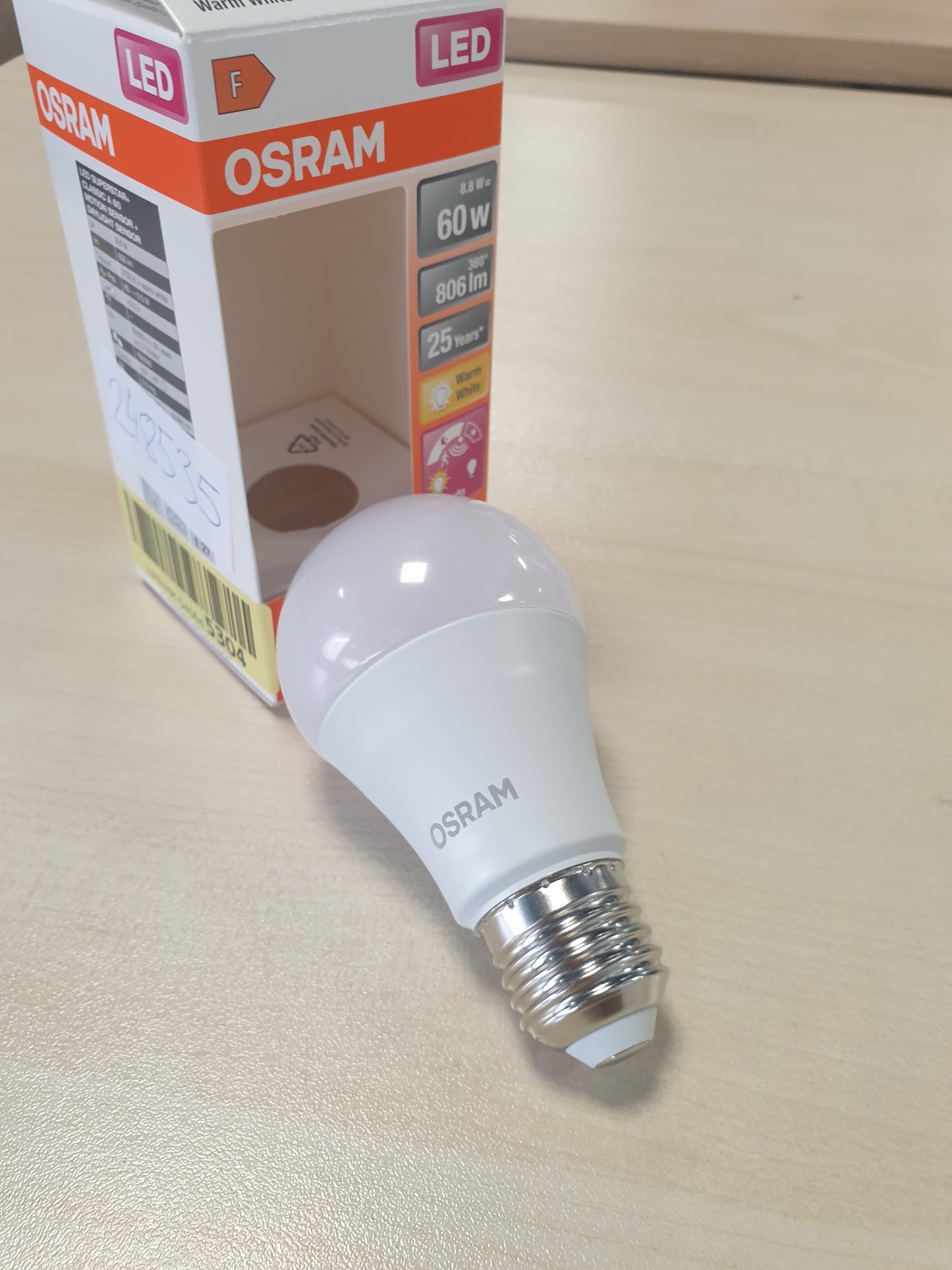 248535 - Osram LLAMPA LED SUPERSTAR+ CLASSIC A 60 FR, bazë E27, 8.8W, 806lm, 2700K, dritë e bardhë e ngrohtë, sensor lëvizjeje, fikje automatike