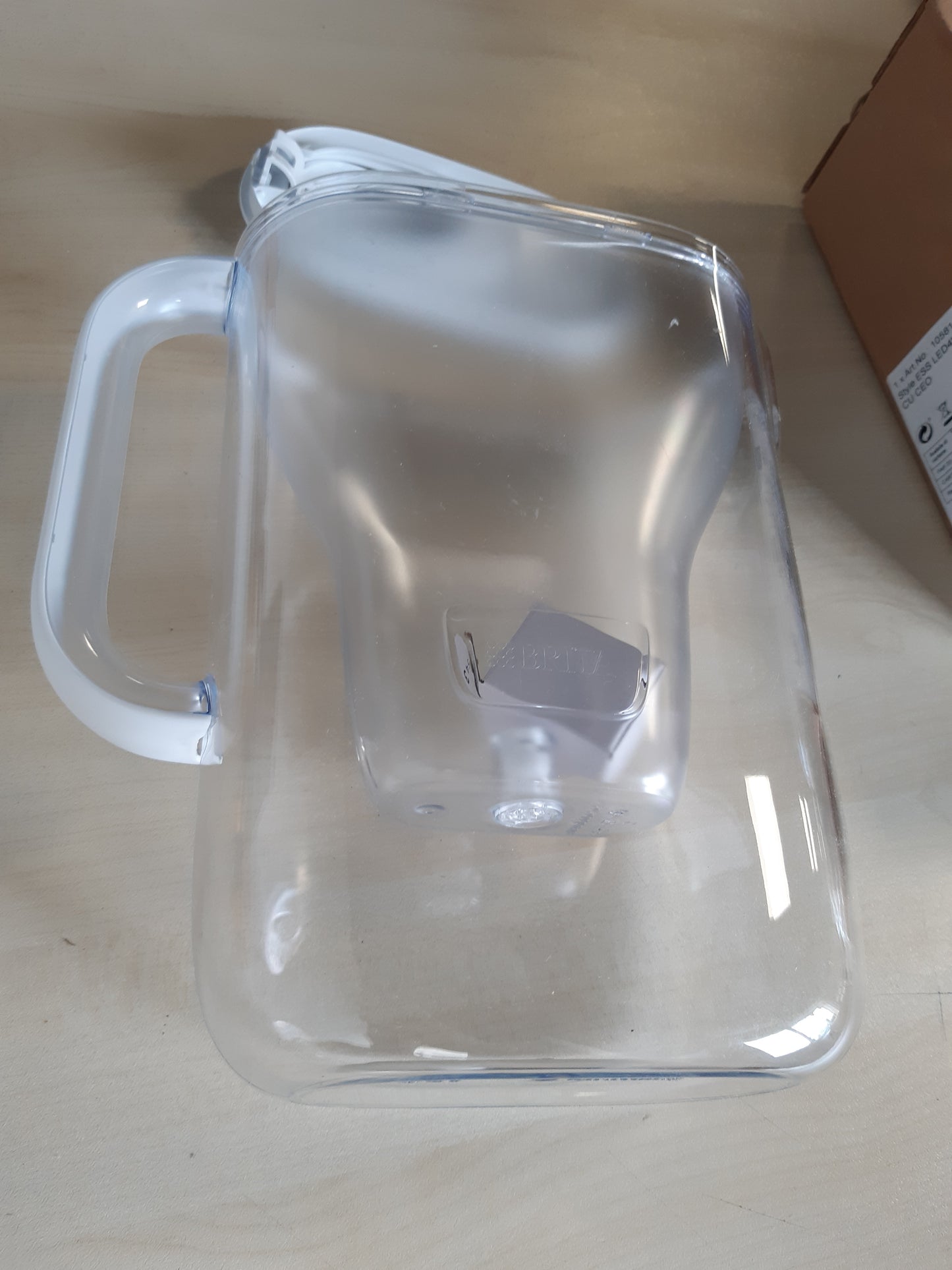 251533 - BRITA Brokë filtri për ujë të bardhë Style Essential (2.4l) me 1x BRITA MAXTRA PRO Pure Performance - me Smart Light LED dhe kapak me mentesha