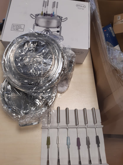 208050 - RÖSLE Set Fondue për 6 Persona - Tenxhere prej Çeliku Inox 20cm me Kapak Qelqi, Ndezës Gazi 1000W, Mbështetëse të Palosshme dhe Aksesore, Ideale për Fondue Djathi ose Çokollate