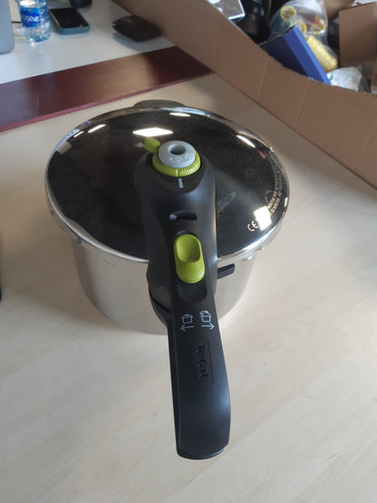 167372 - TEFAL Tenxhere me Presion Secure 5 Neo, 6L, Çelik Inox, 22cm, Futje Shporte dhe Trekëmbësh, 2 Nivele Gatimi, Sistem Sigurie Secure 5, i Përshtatshëm për të gjitha Llojet e Sobave, i Pajtueshëm me Induksionin