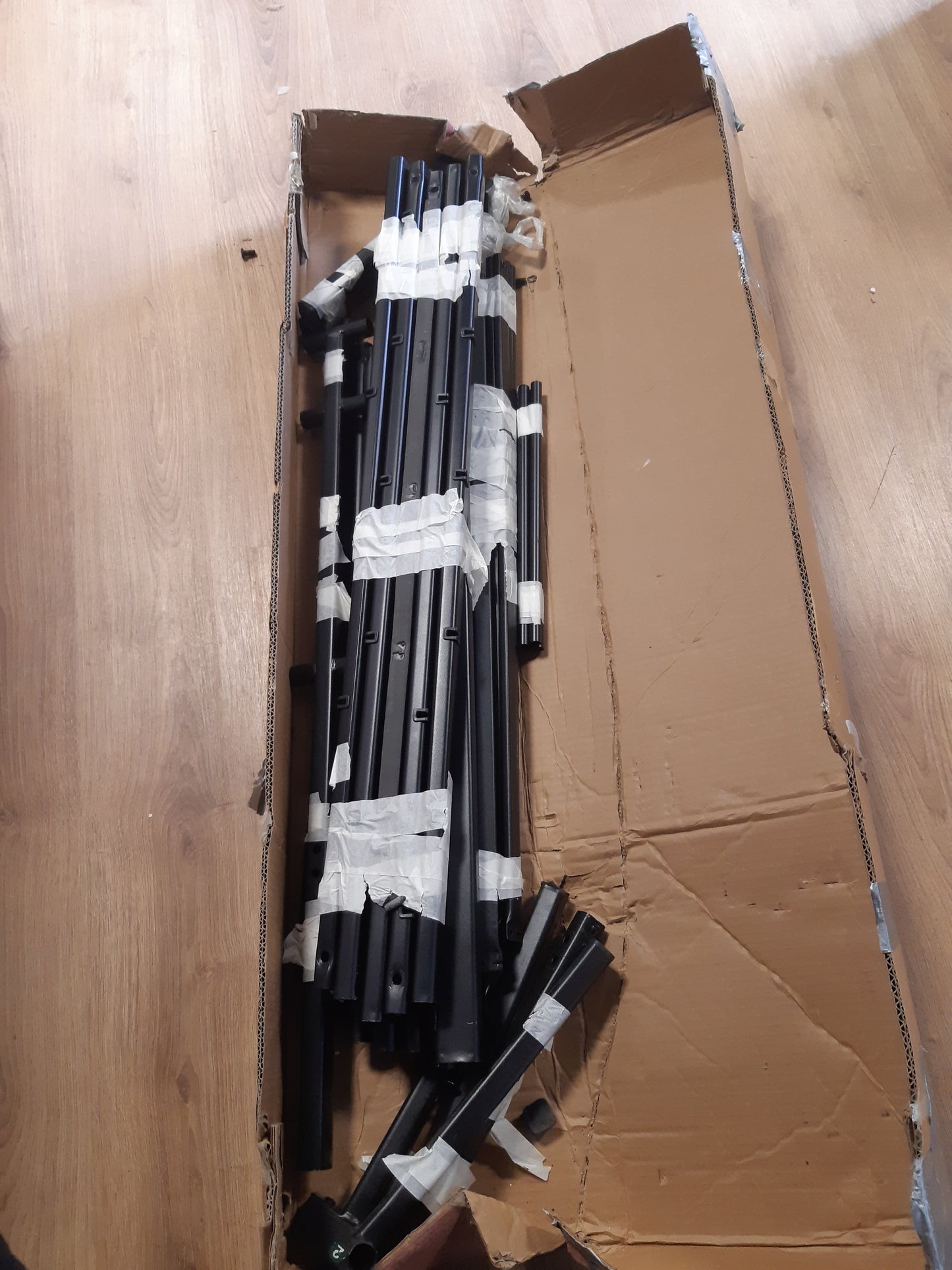 255108 - ZINUS Krevat Dopio Elias - 160 x 190 cm - Bazë metalike e qëndrueshme me kokë shtrati - Lartësi 30 cm - Hapësirë depozitimi poshtë - Dizajn modern - E zezë