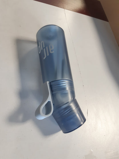 213431 - AIR UP® Shishe për pije (600 ml) për shkollë, sport, palestër | përfshirë 5 kapsula me aromë pa sheqer dhe kashtë | Shishe uji me aromë blu
