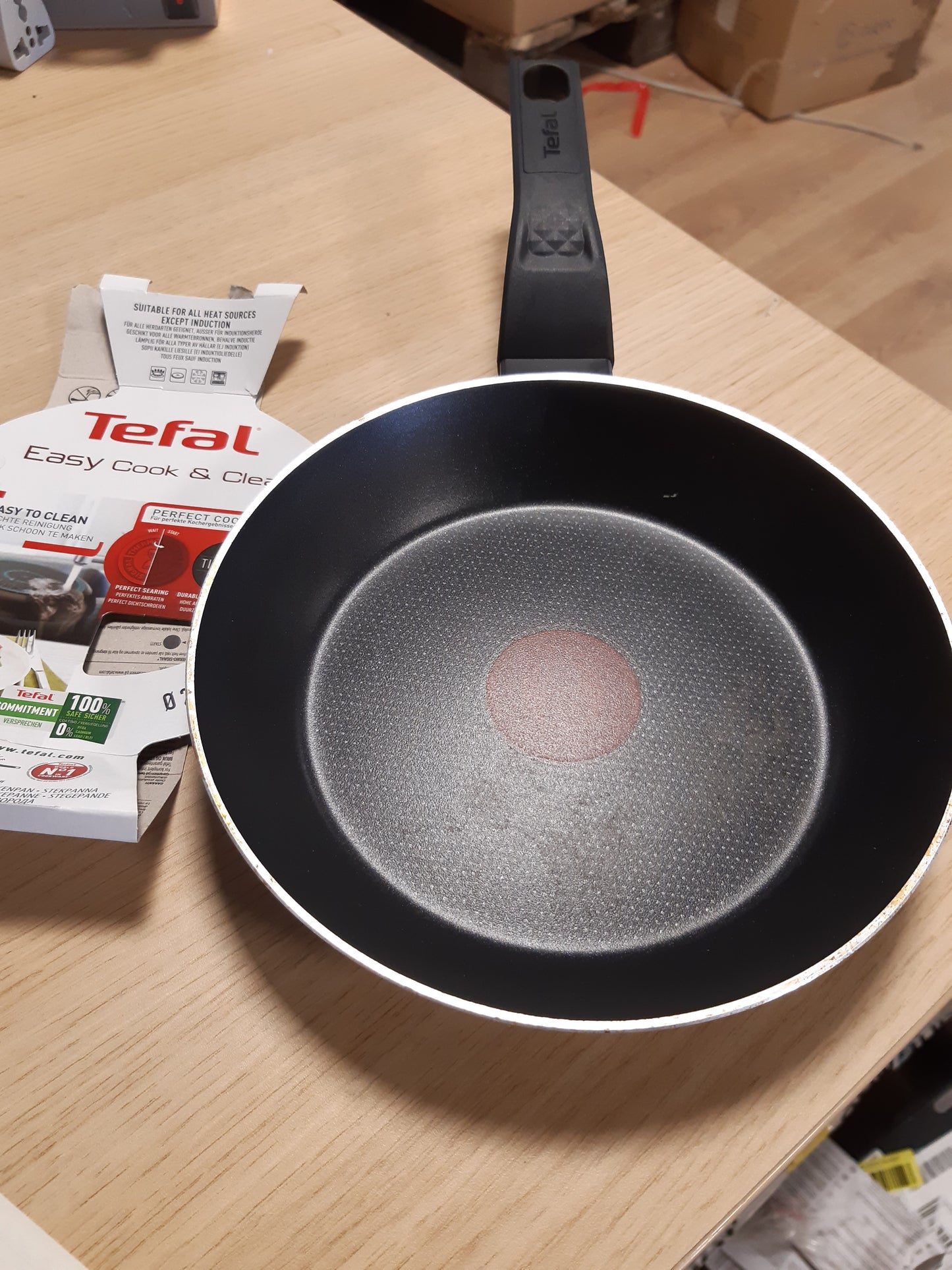 241741 - TEFAL Easy Cook & Clean - Tigan 20 cm, shtresë jo ngjitëse, alumin, JO i përshtatshëm për gatim me induksion, B5550233