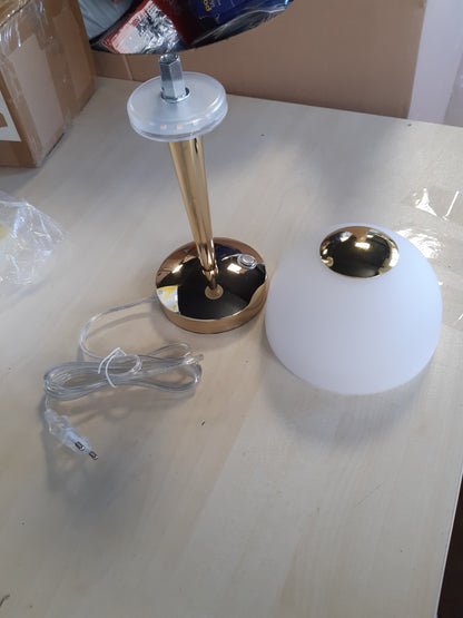 221376 - TRIO Llambë Tavoline Ventura përfshirë 1 x LED, SMD, 5.0 Vat, 3000K, 400 Lm, Xham i ngrirë, i bardhë, Trupi: metal, Tunxh i lëmuar Ø:15.5cm, L:28.0cm, IP20, çelës me prekje me 4 nivele.