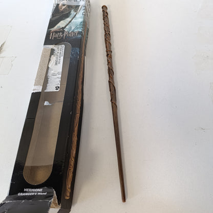 196682 - HARRY POTTER - Shkopi Magjik i Hermione Granger, 38cm, Aksesor Filmash, për të Rritur, Përfshin: 1 Kuti Standarde Dritare, Koleksioni Fisnik