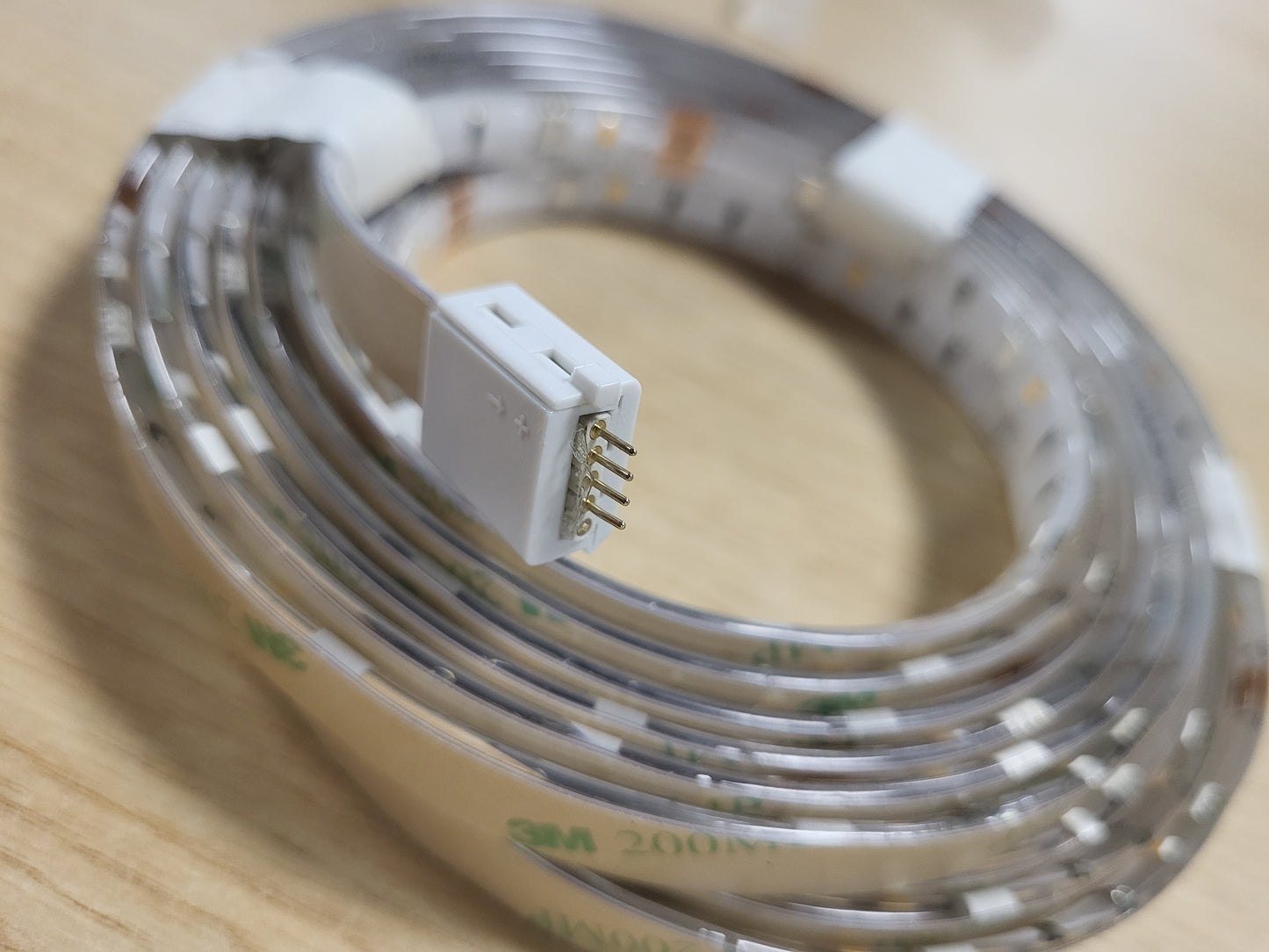 222006 - Amazon Basics - Shirit LED inteligjent 10m, RGBW, Funksionon vetëm me Alexa