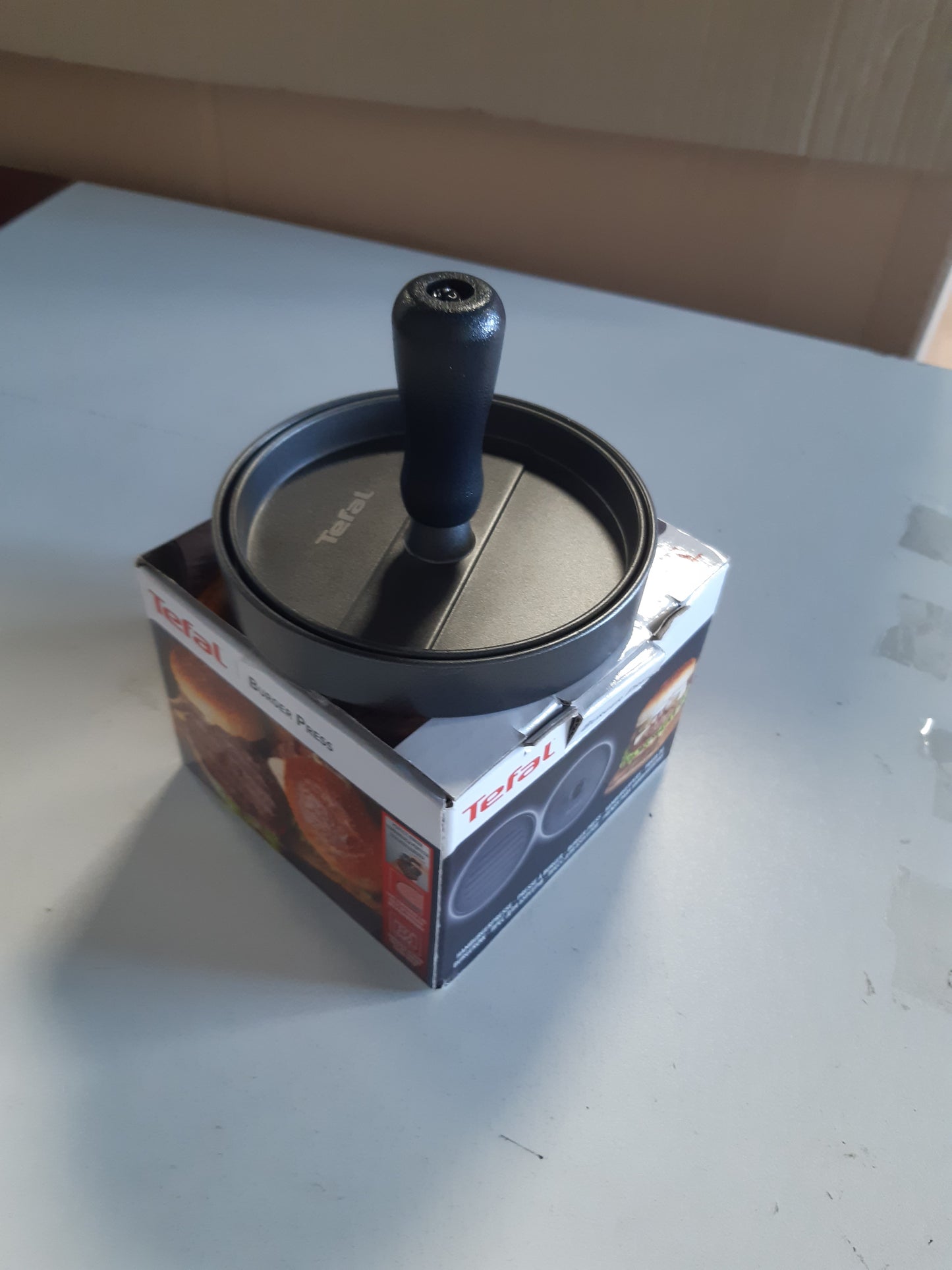 262618 - TEFAL K18511, presë për hamburgerë 12 cm, për hamburgerë me mish, peshk dhe perime, i sigurt për larje në makinë larëse enësh, shtresë jo ngjitëse, e zezë/gri