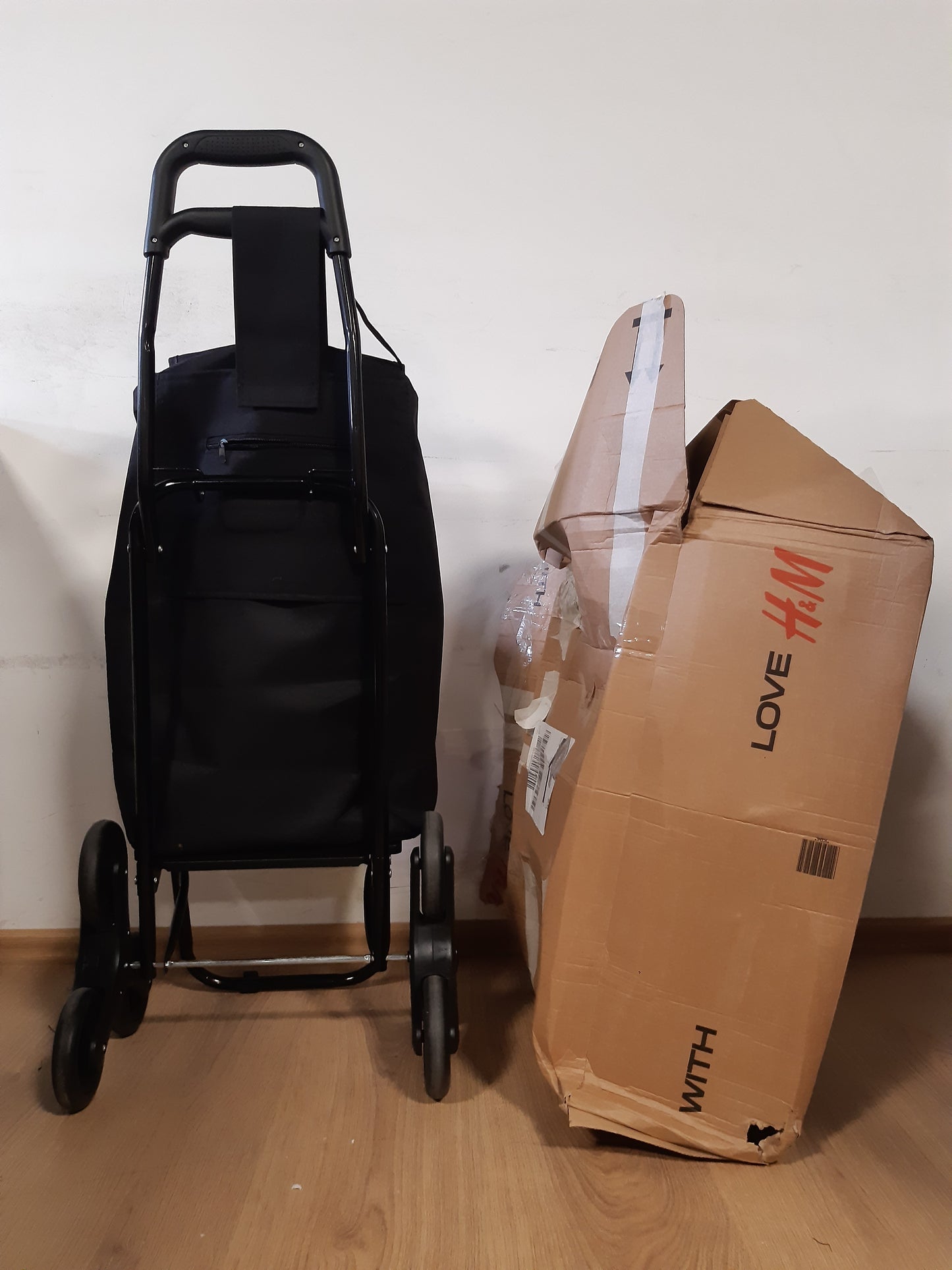 175519 - VOUNOT® Karrocë Pazari Ngjitëse Shkallësh, e Palosshme me 3 Rrota, Rezistent ndaj Ujit, Kapacitet 32L, Material Oxford, Ngjyra e Zezë, Madhësia 94 x 37 x 34 cm