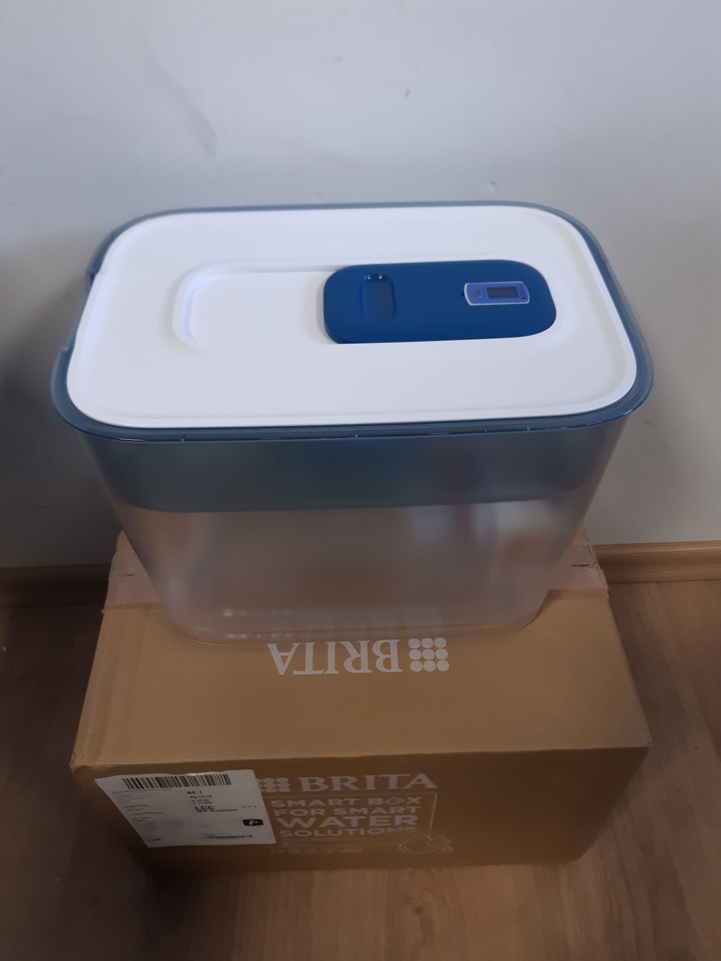 235191 - BRITA Flow Dispenser uji i filtruar (8.2L), përfshin 1 fishek filtri MAXTRA PRO, zvogëlon klorin, pesticide të caktuara, PFAS të caktuara, gëlqere