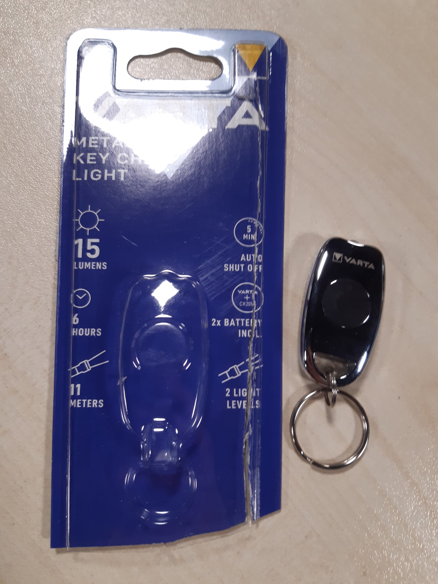 165020 - VARTA Varëse Çelësash Metalike me Dritë LED, Fuqizuar nga 2 Qeliza Butonash CR2016, Materiali: Aliazh Zinku, Ngjyra: Argjend