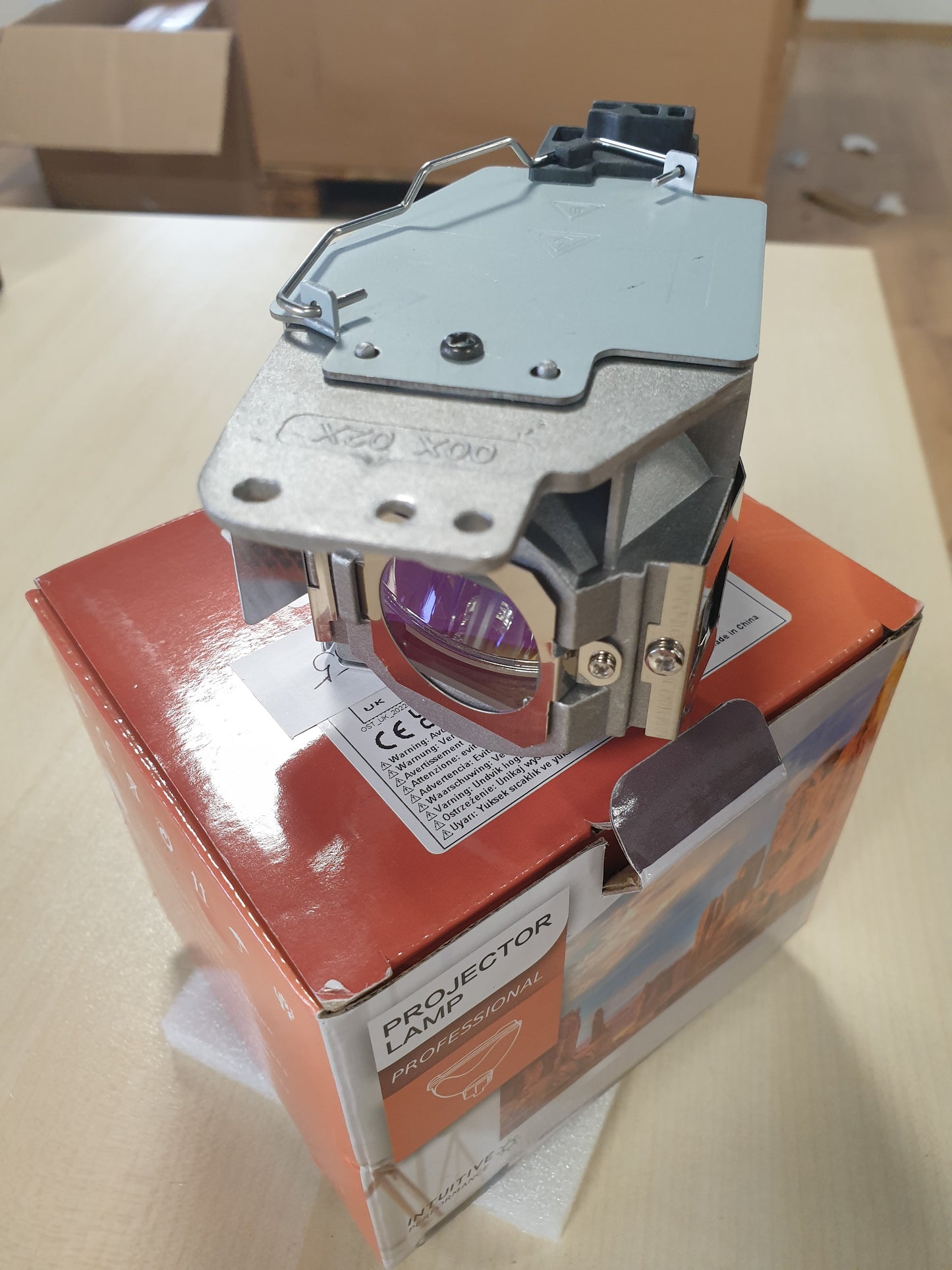 170055 - AIMDIO Llambë Zëvendësuese MC.JKY11.001 për Projektor Acer, Përshtatshme për modelet H7550BD, H7550ST, H7550BDz, H7550STz, H1P1403, H1P1406