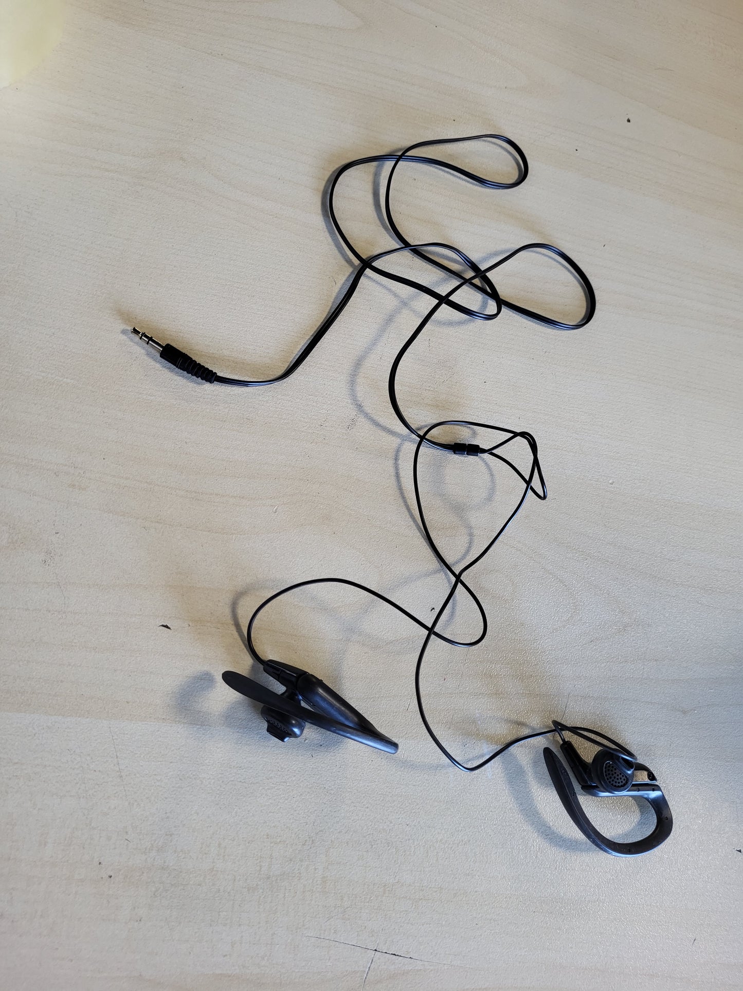 267211 - JVC HA-EB75-BN-U - Kufje Sportive me Kapëse të Rregullueshme, Rezistent ndaj Djersitjes dhe Spërkatjeve (IPX2), Kabllo 1.2 m, të Zeza