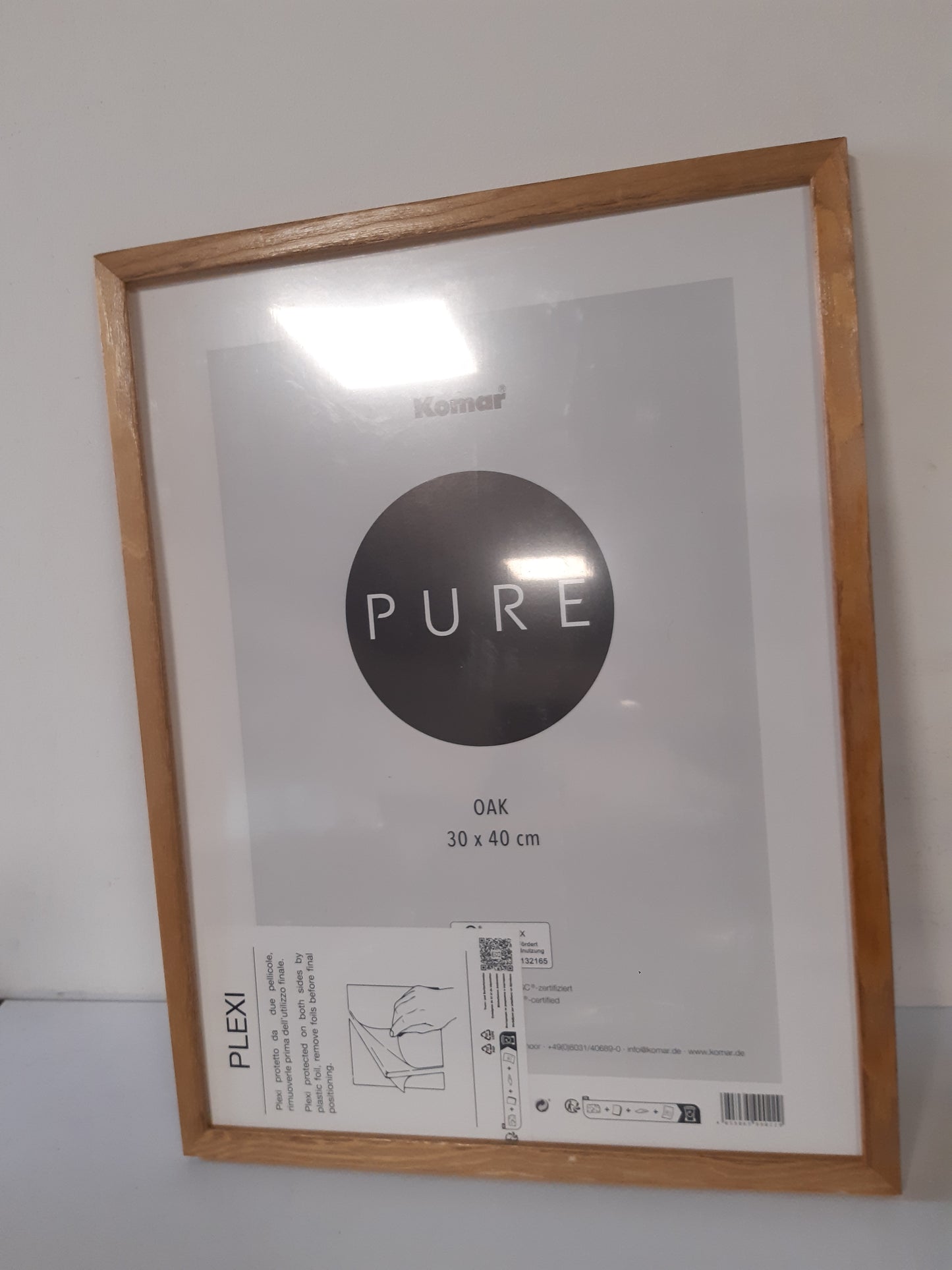 178727 - KOMAR - Kornizë Fotoje prej Druri, Ngjyra Kafe, Përmasa 30x40cm, me Xham Akrilik Shumë Transparent, Stil Natyral