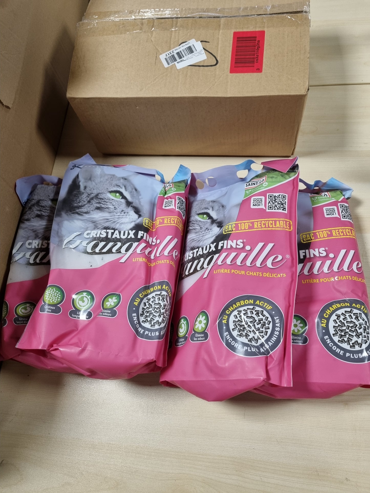 218596 - Tranquille Plehra për mace me kristale silici + qymyr druri aktiv, Ultra absorbues, Pako me 4 x 3.70L, higjienike pa pluhur