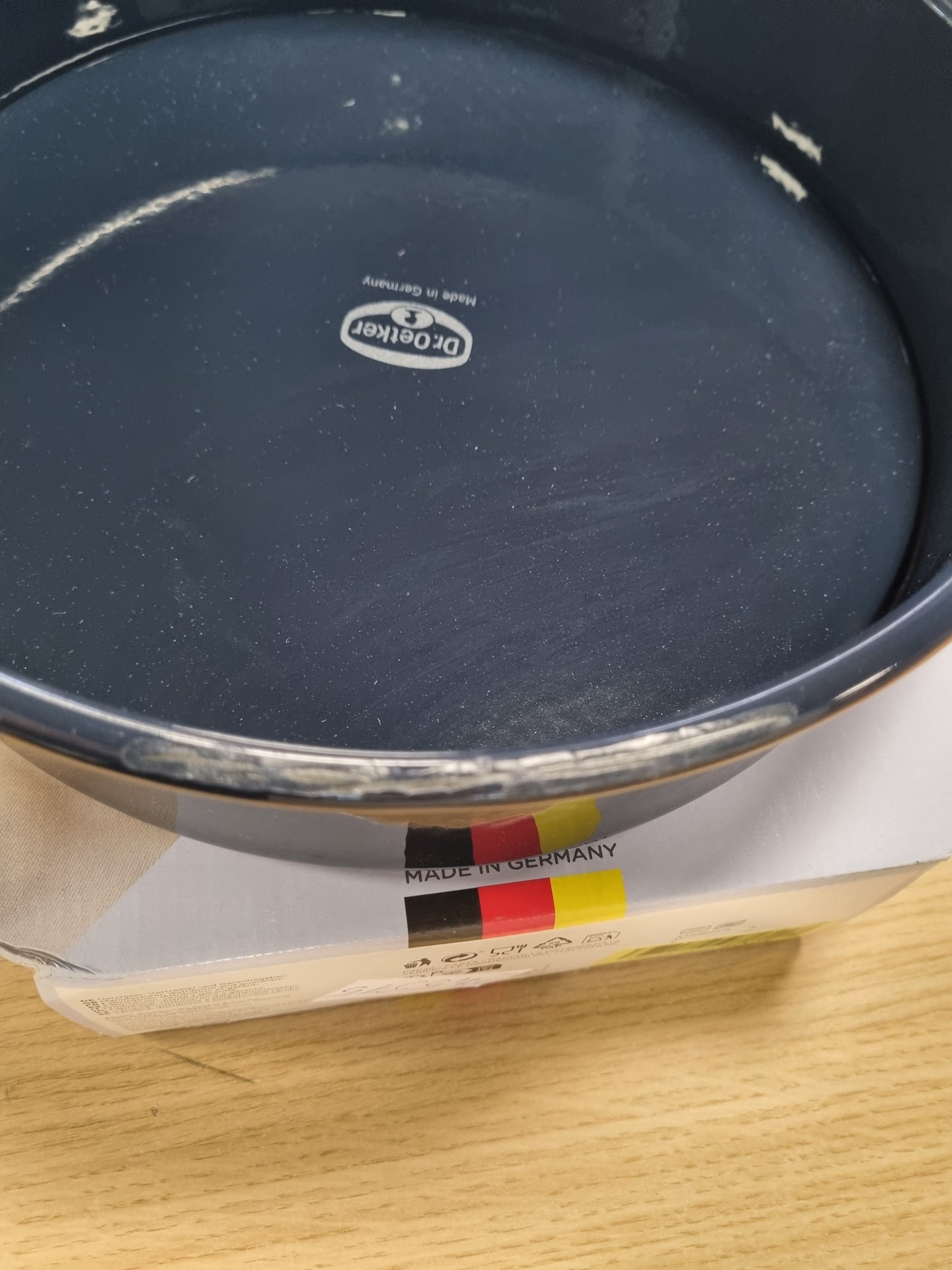 245375 - DR. OETKER Tavë Pjekjeje Baking Love Ø 28 cm, me Bazë të Lëvizshme, rezistente ndaj prerjeve dhe gërvishtjeve