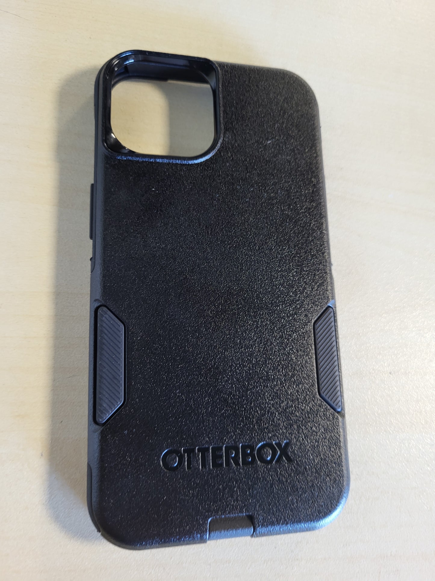 266737 - OTTERBOX Mbështjellëse Commuter për iPhone 17e, 16e, 15, 14, 13, Rezistent ndaj goditjeve, Rezistent ndaj rënieve, Mbrojtëse, e zezë, Dërgohet pa paketim