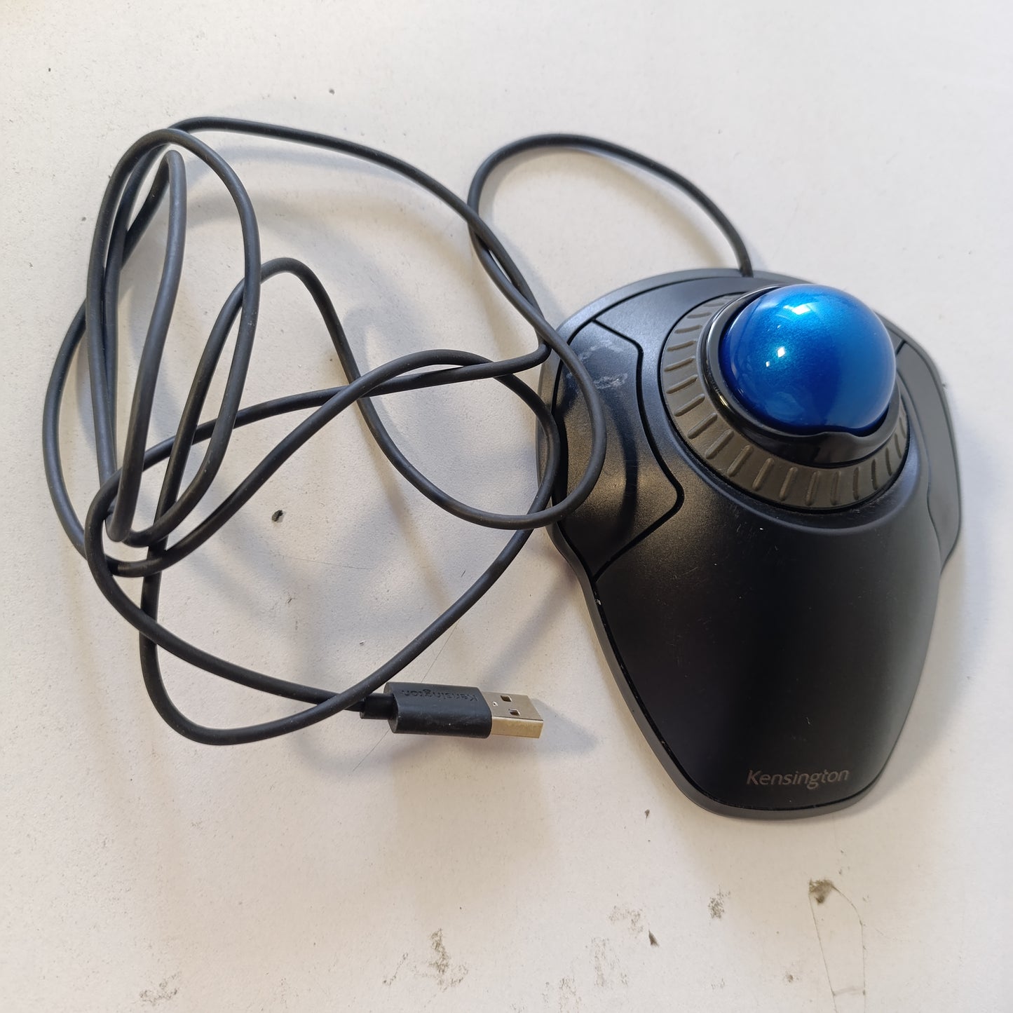 266249 - KENSINGTON Orbit TrackBall, Maus TrackBall Ergonomik me Tel, Sferë 40 mm, i pajtueshëm me Windows dhe macOS, E Zezë/Blu, K72337EU