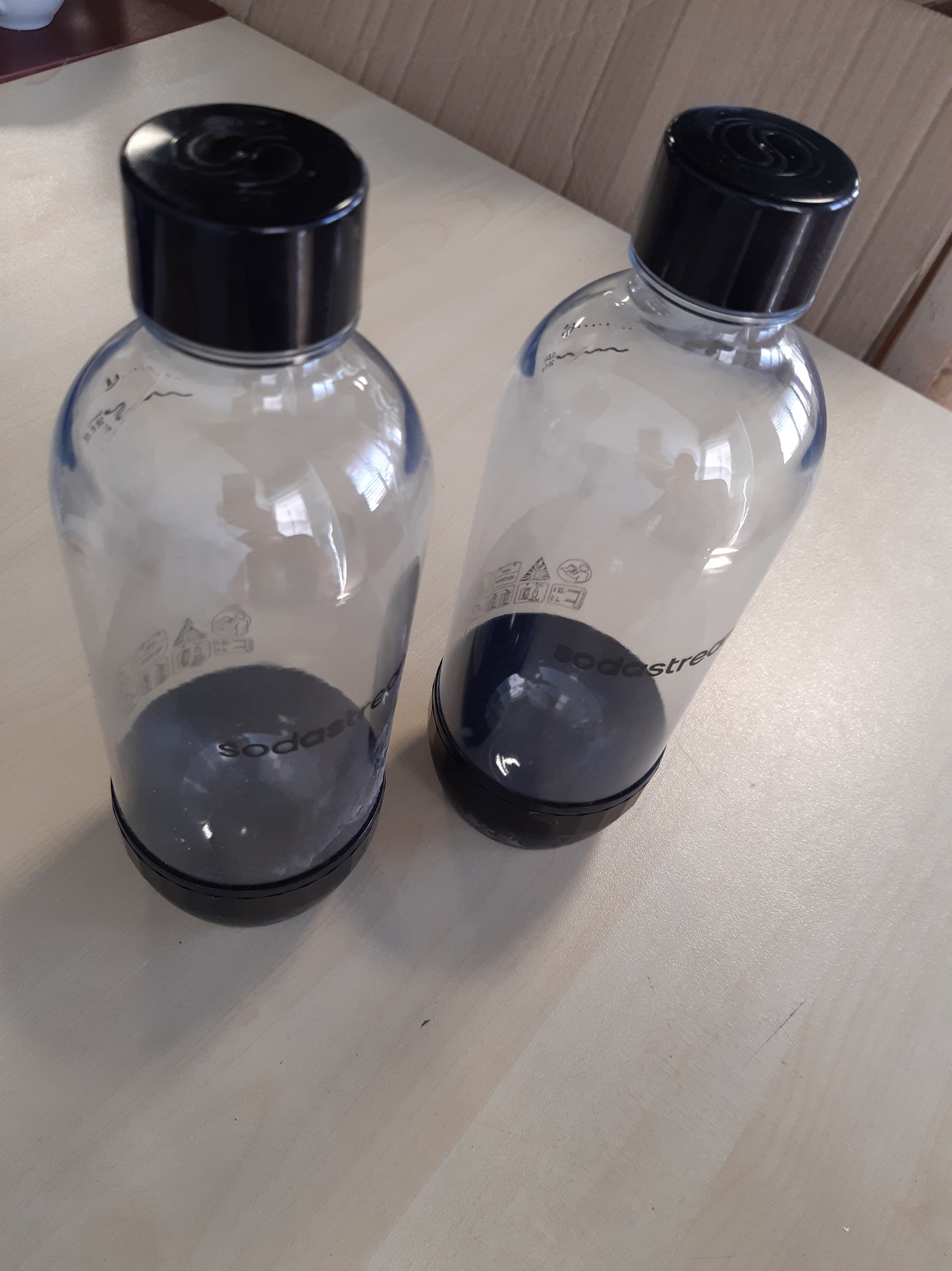 237376 - SODASTREAM Classic - 2 shishe uji të ripërdorshme - 1 L - Të sigurta për larje në enëlarëse - Të pajtueshme me Gaia, Spirit, Terra, E-Terra, Art, Enso, Power, Cool, Easy, One Touch, Genesis