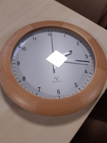 250442 - TFA DOSTMANN Orë Muri me Radio-Telektronike, Druri, Diametër 31 cm, Kafe, Model 98.1065