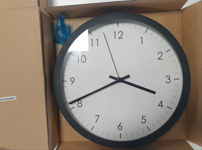 223539 - AMAZON BASICS Orë muri e rrumbullakët me bateri, e heshtur dhe e lehtë për t’u lexuar, 30 cm, e zezë