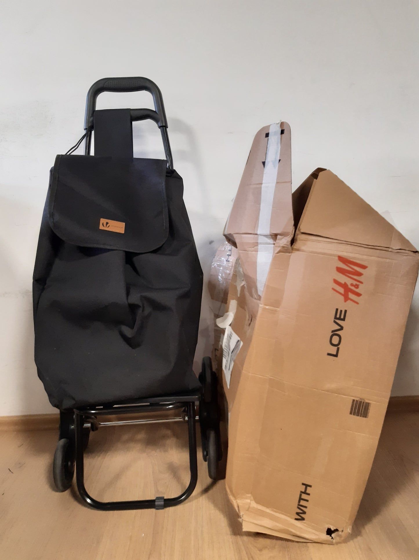 175519 - VOUNOT® Karrocë Pazari Ngjitëse Shkallësh, e Palosshme me 3 Rrota, Rezistent ndaj Ujit, Kapacitet 32L, Material Oxford, Ngjyra e Zezë, Madhësia 94 x 37 x 34 cm