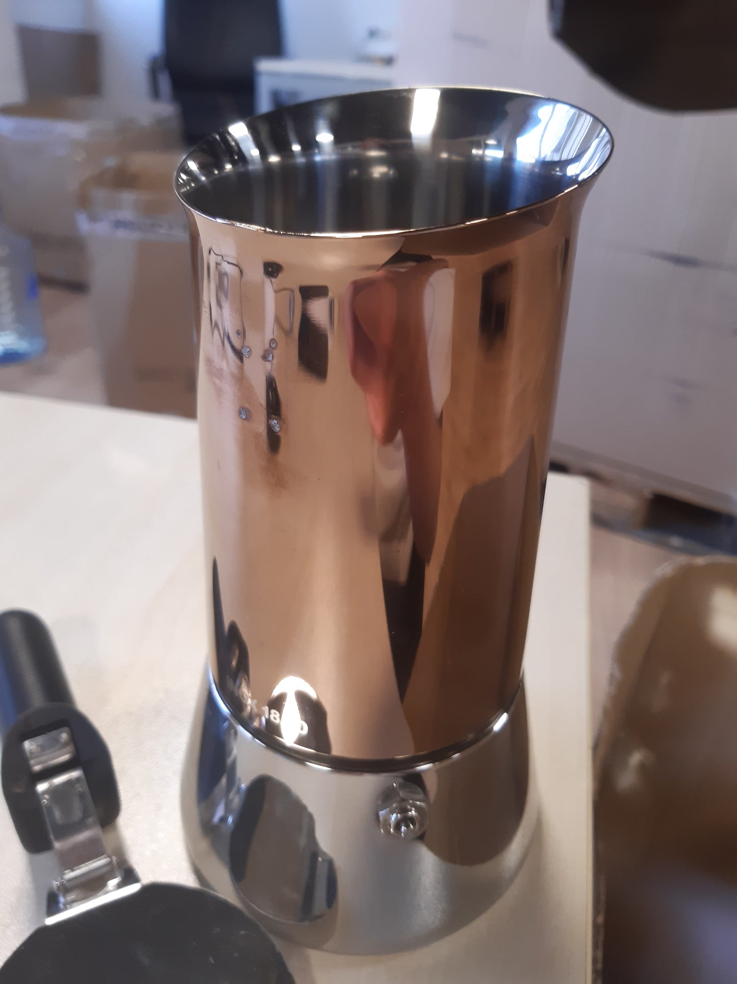245591 - BIALETTI Makinë kafeje New Venus, 6 gota (235 ml), dorezë kundër djegies, çelik inox, bronz, jo e përshtatshme për soba me induksion