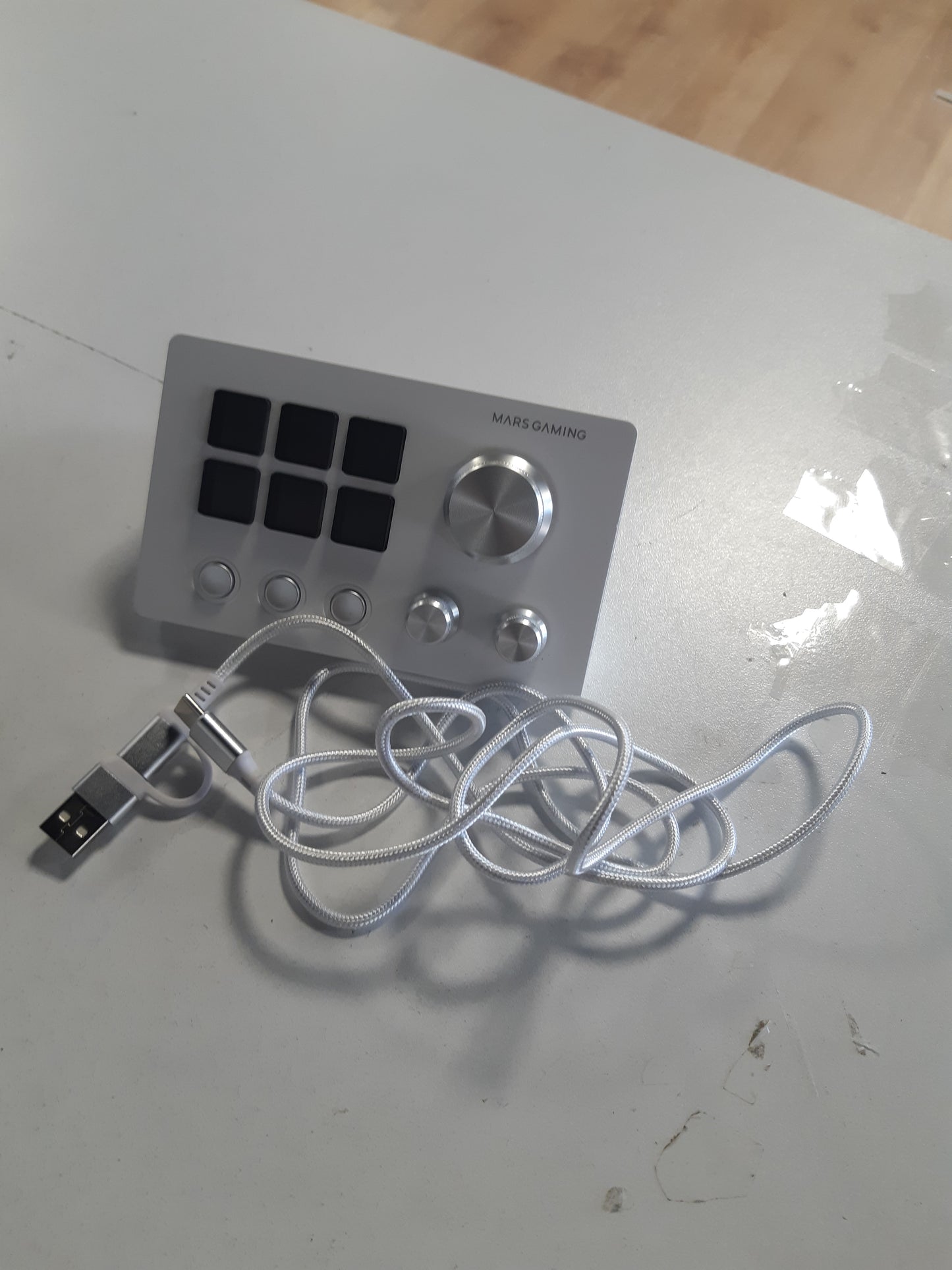 267967 - MARS GAMING Platformë Kontrolli MSD-Two, 6 Butona LCD të Personalizueshëm + 3 Taste, 3 Rrota Multifunksionale, Ergonomike, Softuer Kontrolli, Windows dhe MacOS, E Bardhë