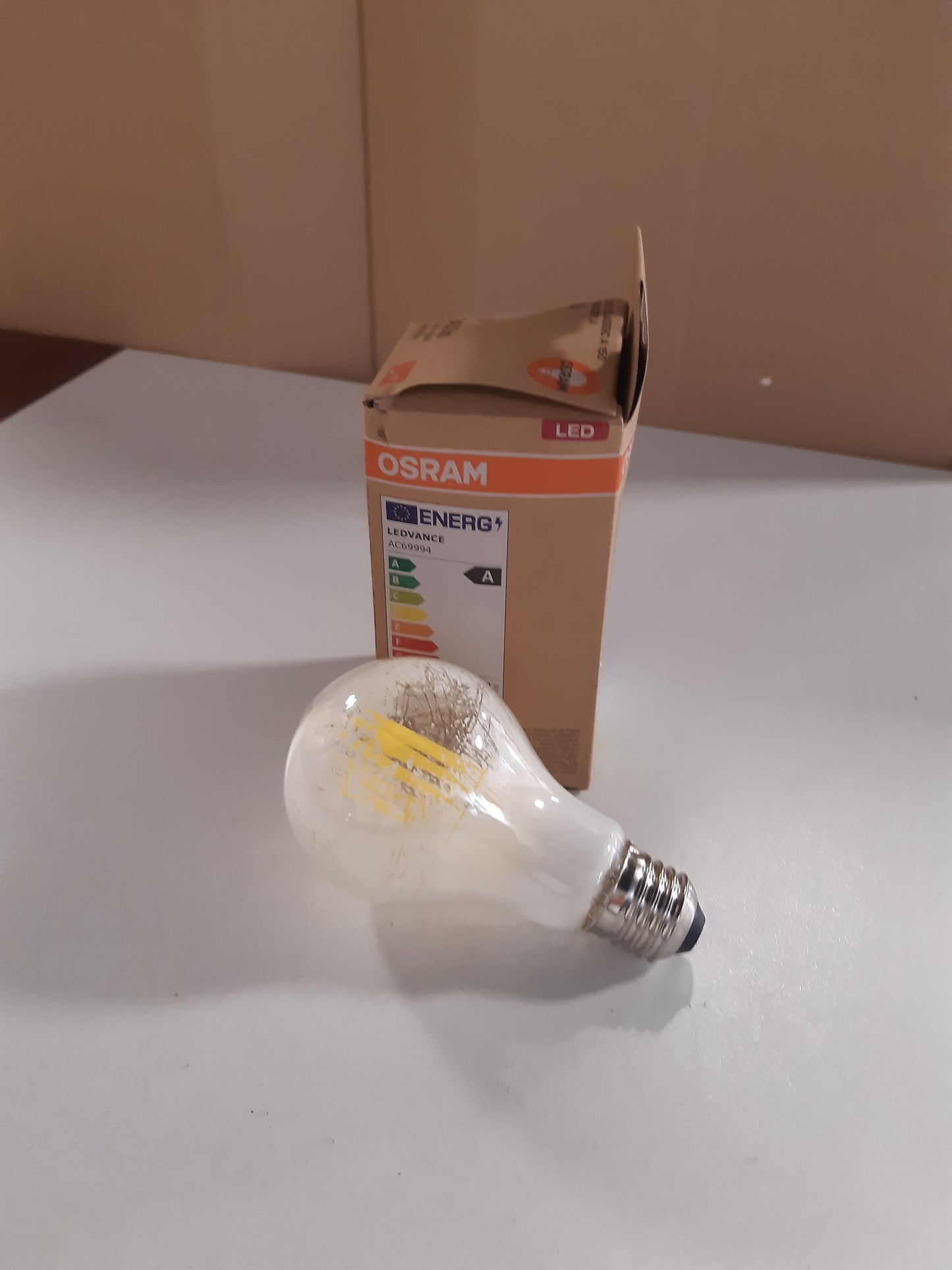 185421 - OSRAM LED Klasik A 150, Klasa e Efikasitetit të Energjisë A, 11.6W, 827 E Ngrirë, Sokli E27, Ngjyrë e Ngrohtë