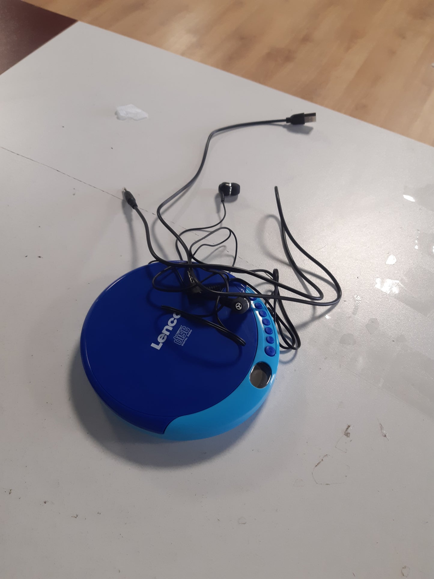 268289 - LENCO CD-011 - CD player portativ me funksion karikimi baterie - Discman - CD Walkman - Me kufje dhe kabllo karikimi mikro-USB - Ekran LCD - blu