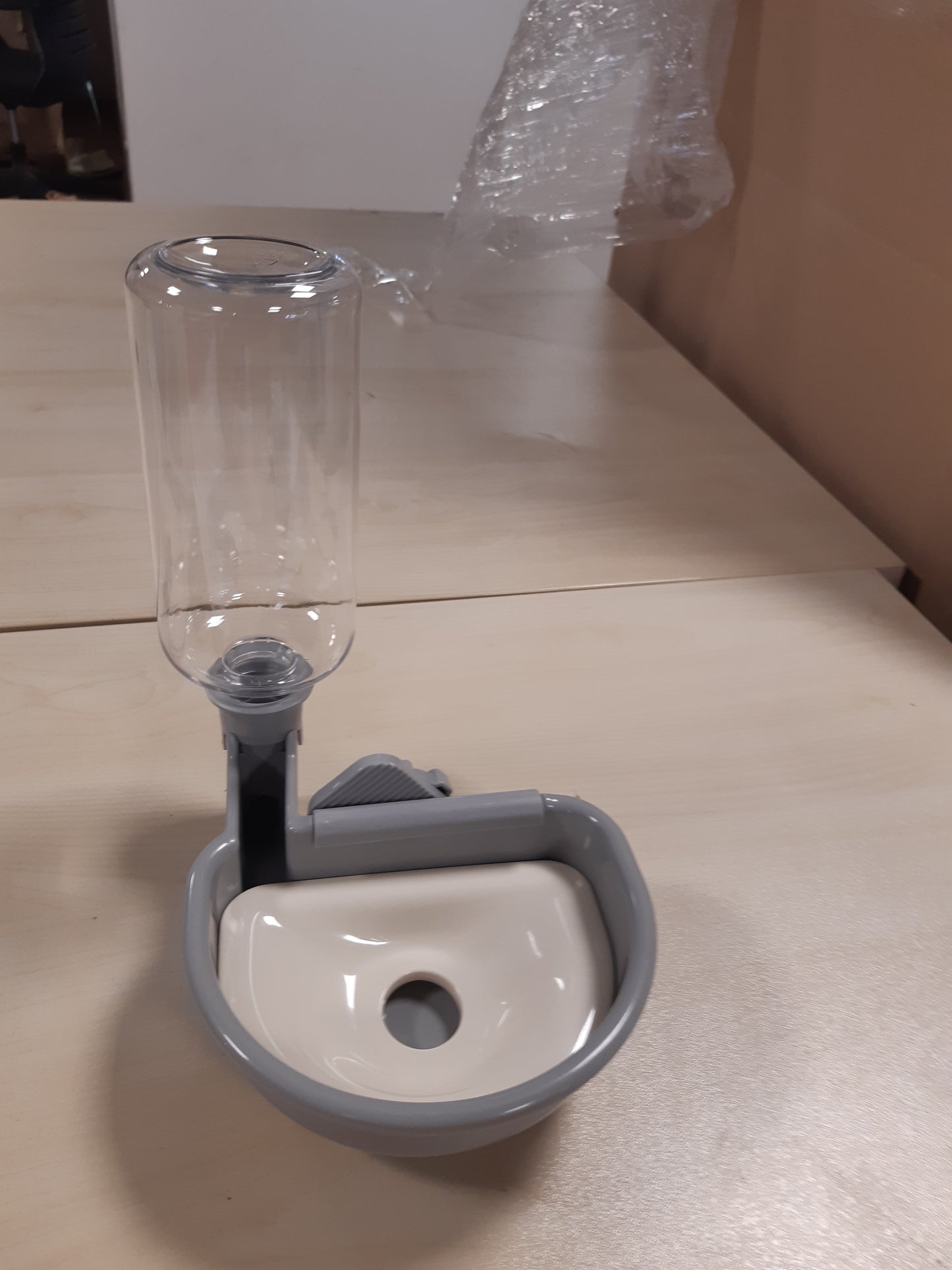 223921 - FLAMINGO Enë uji me shishe për kafaze teli, gri, 480ml - Universale për të gjitha kafazet