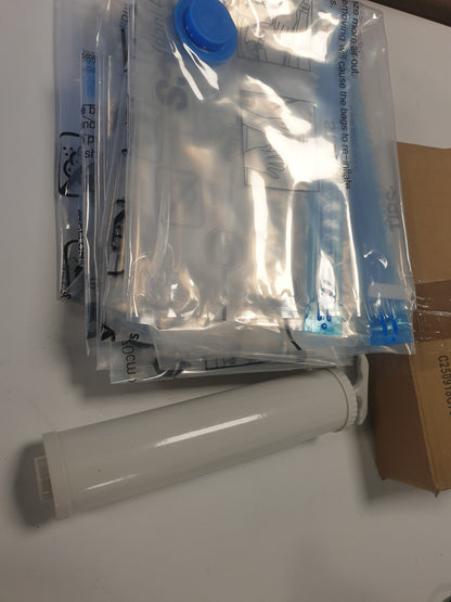 215949 - AMAZON BASICS Qese Ruajtjeje me Kompresion me Vakum me Pompë Dore, Pako me 6 copë (2 x Madhësi Jumbo, 2 x Madhësi L, 2 x Madhësi M), Transparente.