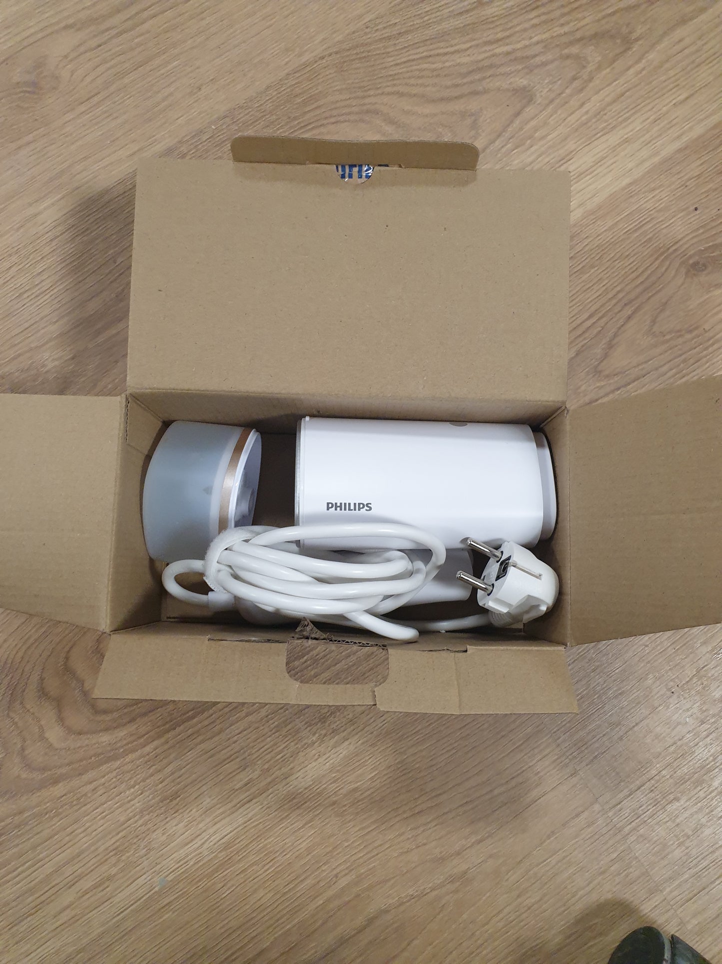 84496 - PHILIPS Seria 3000 - Hekur me Avull Portativ, 1000 W, Kompakt dhe i Palosshëm, me Rezervuar Uji 120 ml, Prodhim Avulli 20 g/min, pa Nevojë për Dërrasë Hekurosjeje, i Bardhë (STH3020/10)