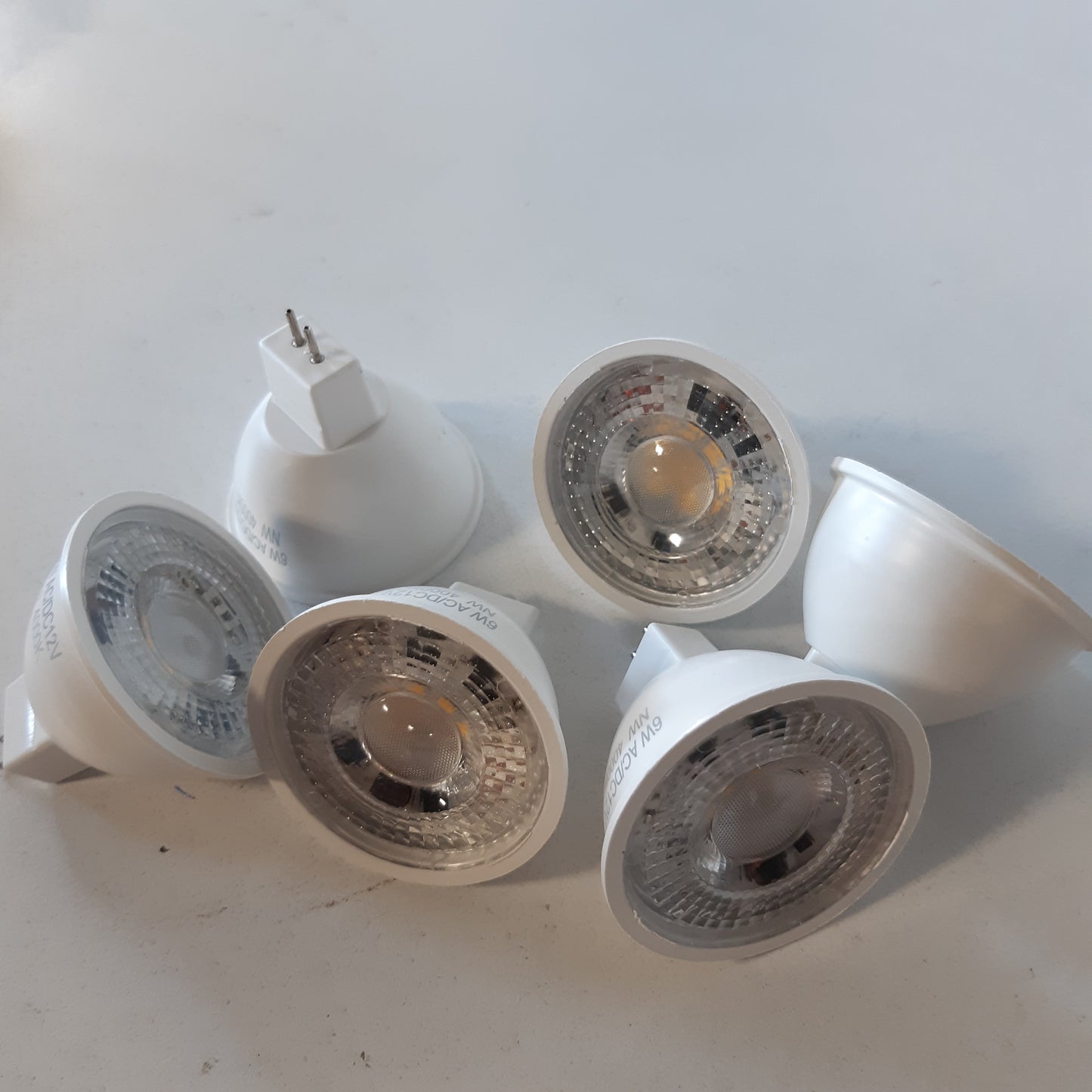 214798 - BONLUX Llampë LED 12V GU5.3, 6W, e bardhë natyrale 4000K, pako me 6