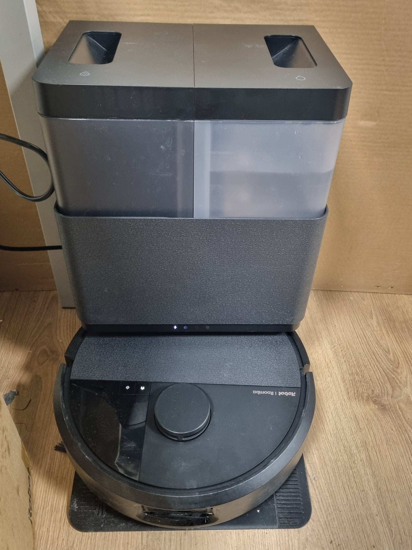 221001 - iRobot Fshesë me korrent robotike Roomba Plus 505 Combo, AutoWash Dock, Clearview Pro LiDAR, 7000Pa, sfungjerë DualClean me PerfectEdge, SmartScrub, ngjyrë e zezë