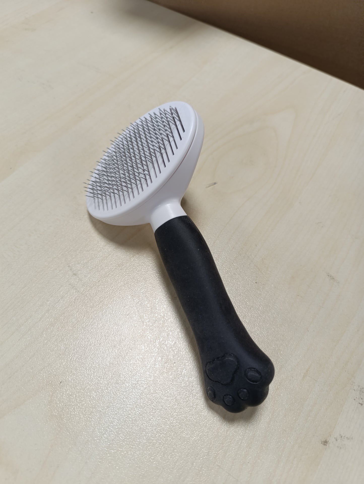 216584 - FURÇË PËR MACE ZIVACATE PËR QEN, DOREZË ERGONOMIKE, DIZAJN I PATENTUAR, FURÇË VETËPASTRUE PËR QEN/MACE/LEPUJ