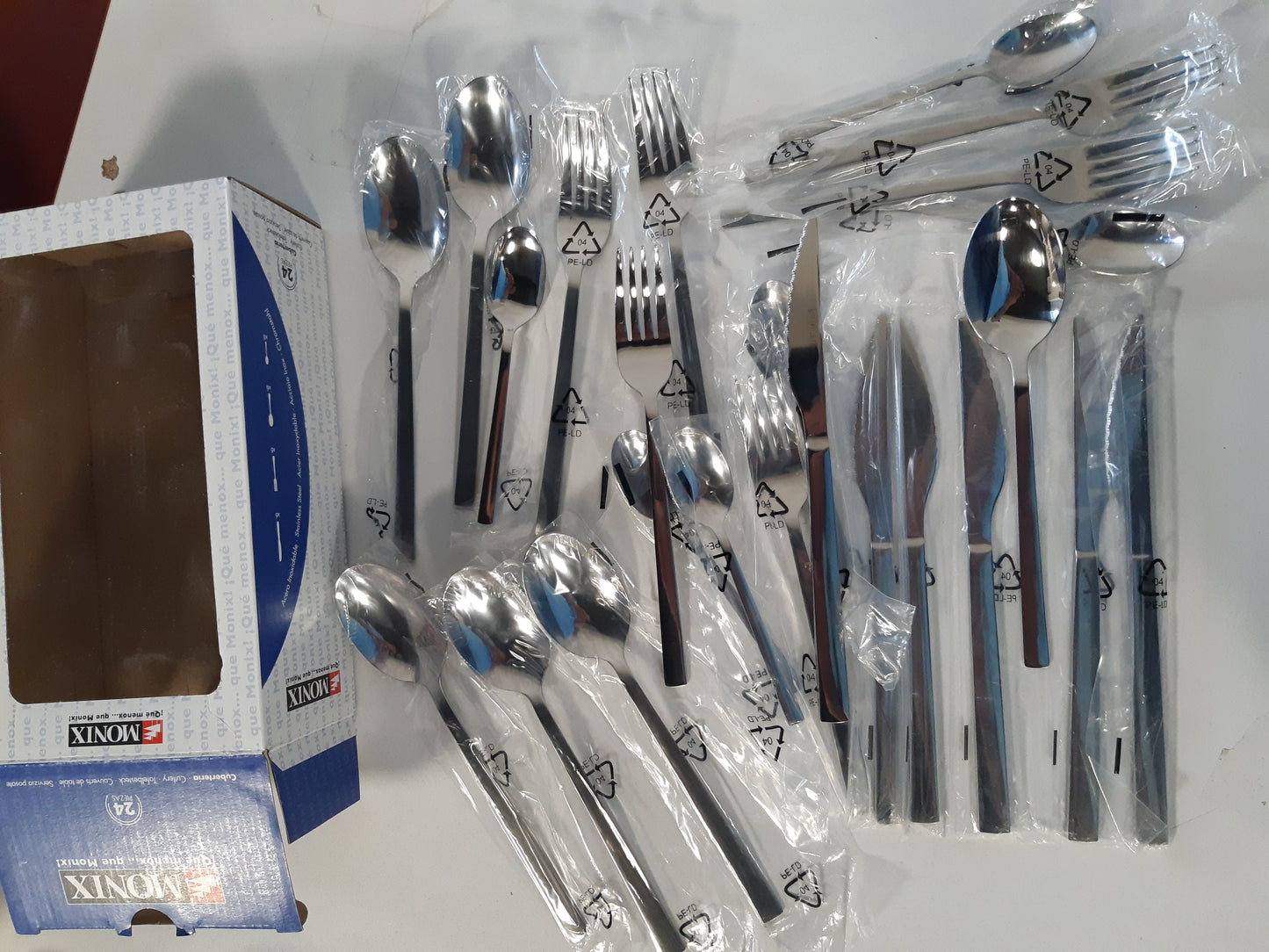 251593 - MONIX Amalfi Set takëmesh 24 pjesë, thikë për biftek, çelik inox 18/0, i përshtatshëm për lavastovilje