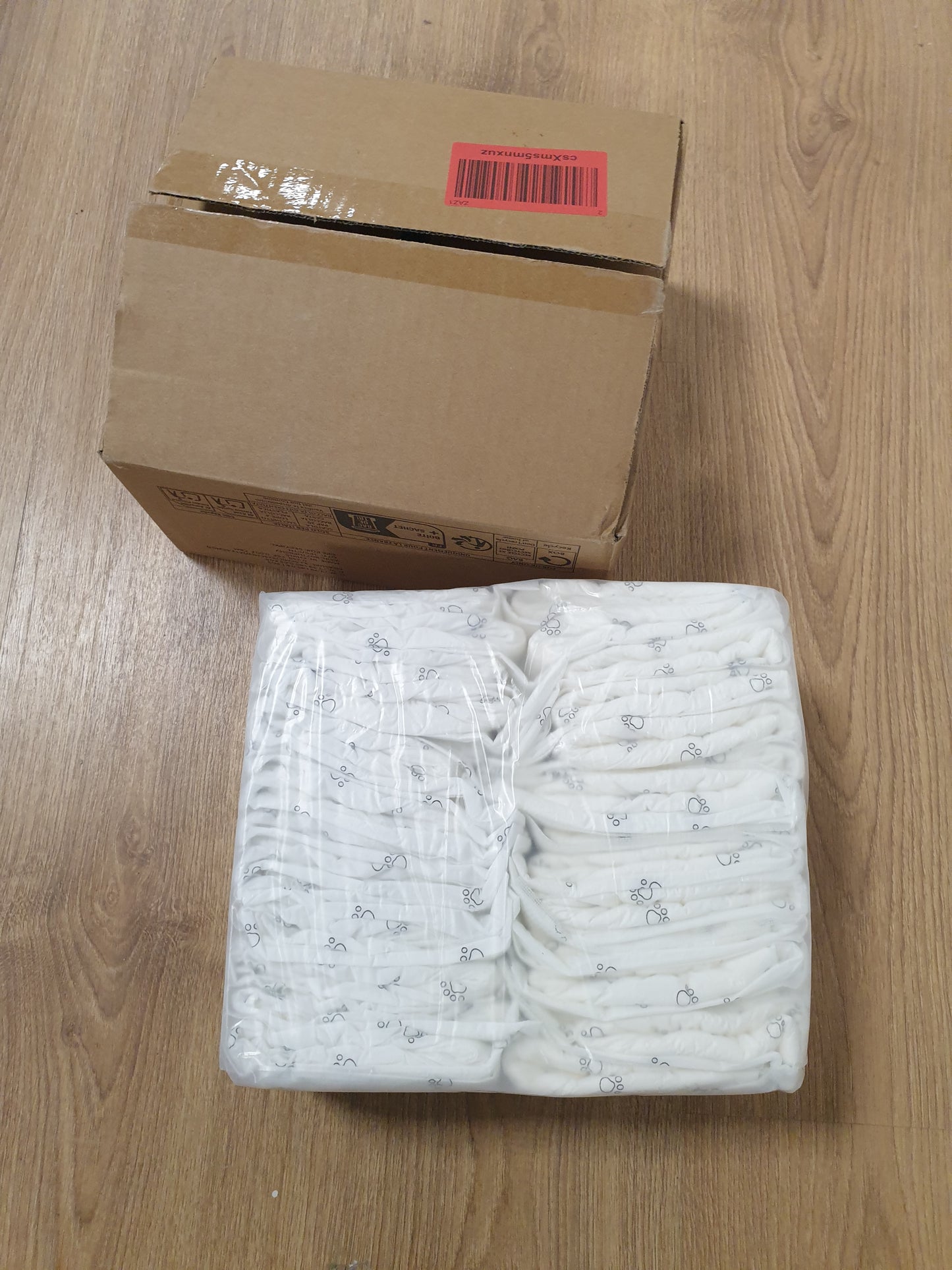 252059 - AMAZON BASICS Pelena për qen meshkuj, të vegjël (30 copë), të bardha