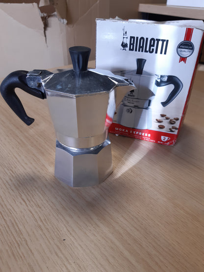 154784 - BIALETTI Makinë Kafeje Moka Express, jo e Përshtatshme për Induksion, me Dorezë Kundër Djegies, 2 Filxhanë, Kapacitet 90ml, Materiali Alumini