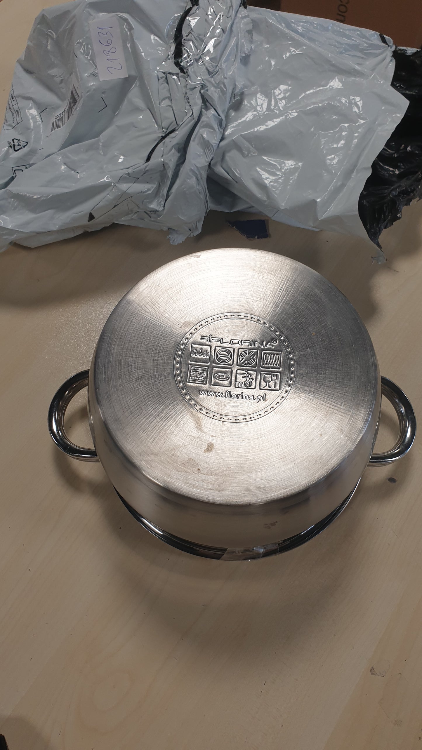 218631 - FLORINA Tenxhere Oliver 20 cm, 3.4 L, çelik inox me kapak qelqi, për sobë me induksion, gaz, elektrike dhe qeramike, shkallë matëse e brendshme, e përshtatshme për lavastovilje, kapak rezistent ndaj nxehtësisë