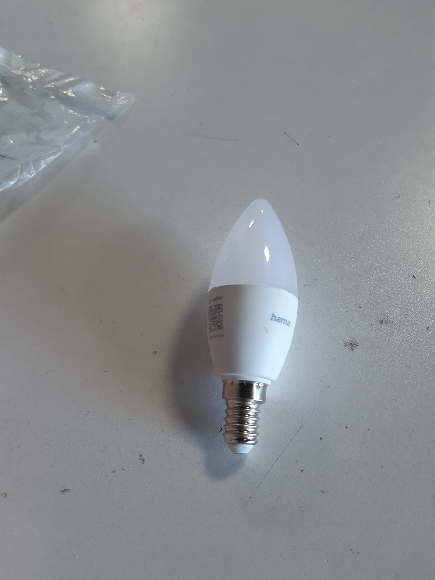 257368 - HAMA Llambë inteligjente E14, 4.9W, RGB dhe e bardhë, Wi-Fi, e pajtueshme me Alexa, Google Assistant