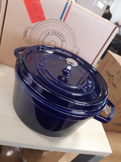 208012 - STAUB Tavë për Pjekje prej Gize të Emaluar me Kapak, e Përshtatshme për të Gjitha Sobat, përfshirë Induksionin, për 5 deri në 7 Persona, e Rrumbullakët, 28 cm, 6.70 L, 7.7 kg, Blu Intensive