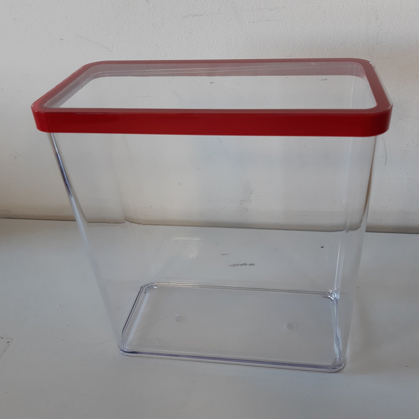 216734 - Rotho Loft Enë drejtkëndëshe 3.2l me kapak dhe vulë, plastike (SAN) pa BPA, 20.0 x 10.0 x 21.4 cm