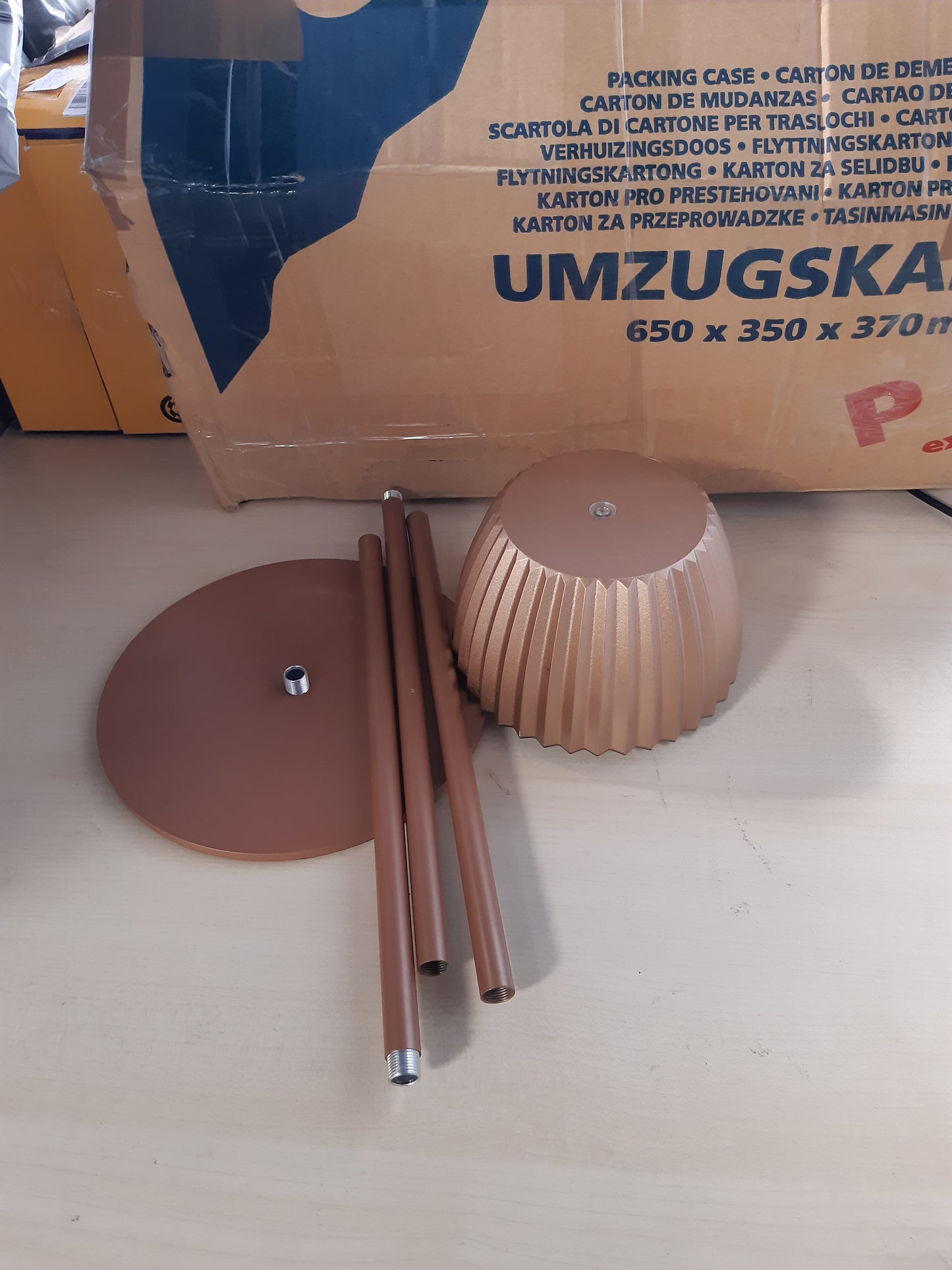 208245 - BRILONER - Llambë Dyshemeje pa Tel LED Riffle IP44 me Kontroll Prekje dhe Errësim, Funksion Memorje, 19x124 cm, Bateri Zëvendësueshme, Përdoret si Llambë Leximi ose Llambë Dhomë Ndenjjeje, Fituese e Çmimit Gjerman të Dizajnit, Ngjyrë Bakri