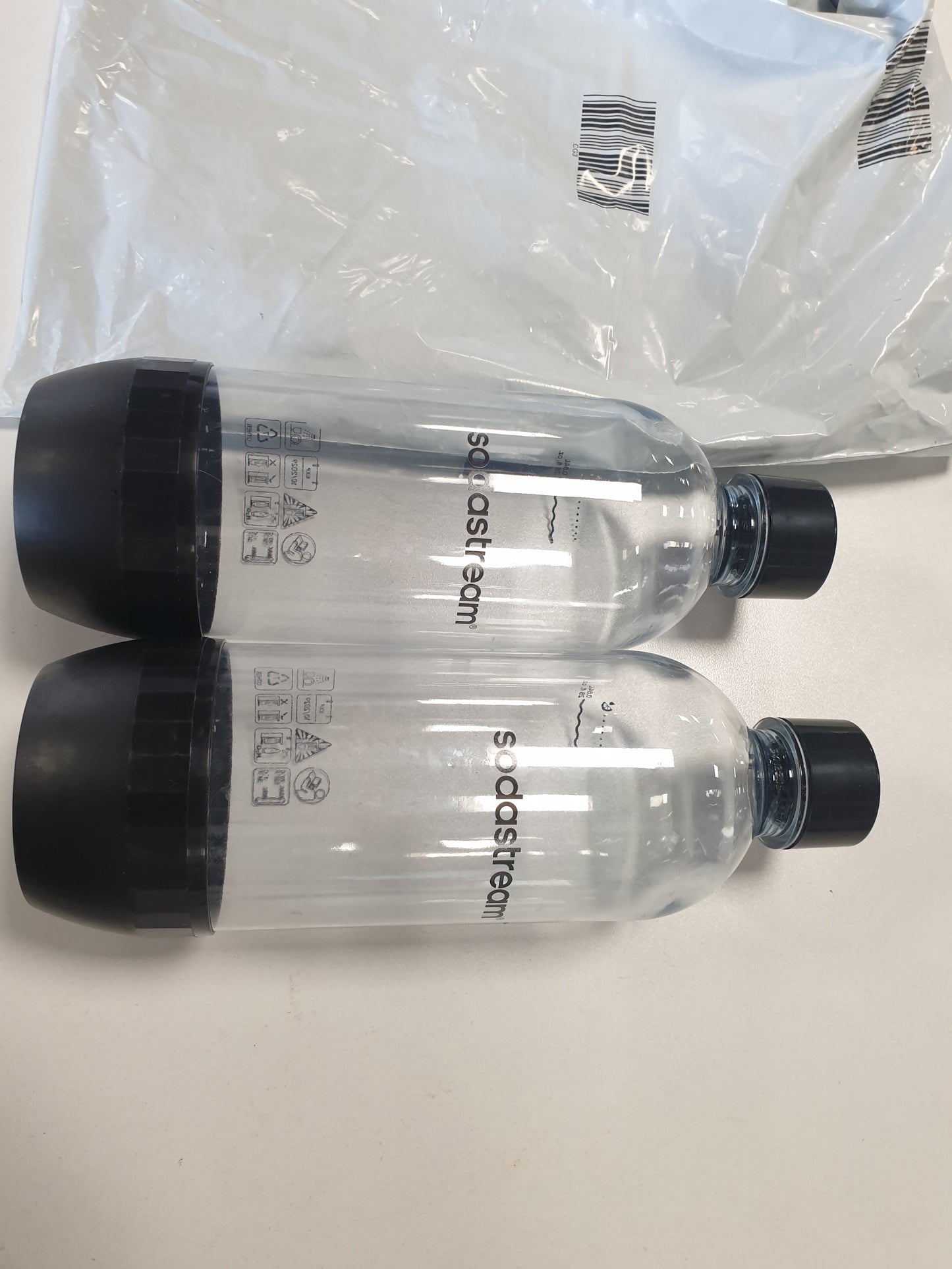 252728 - SODASTREAM SodaStream Classic – 2 shishe uji të ripërdorshme, të sigurta për larje në enëlarëse, shishe uji të gazuar 1 L, të pajtueshme me Gaia, Spirit, Terra, E-Terra, Art, Enso, Power, Cool, Easy, One Touch, Genesis